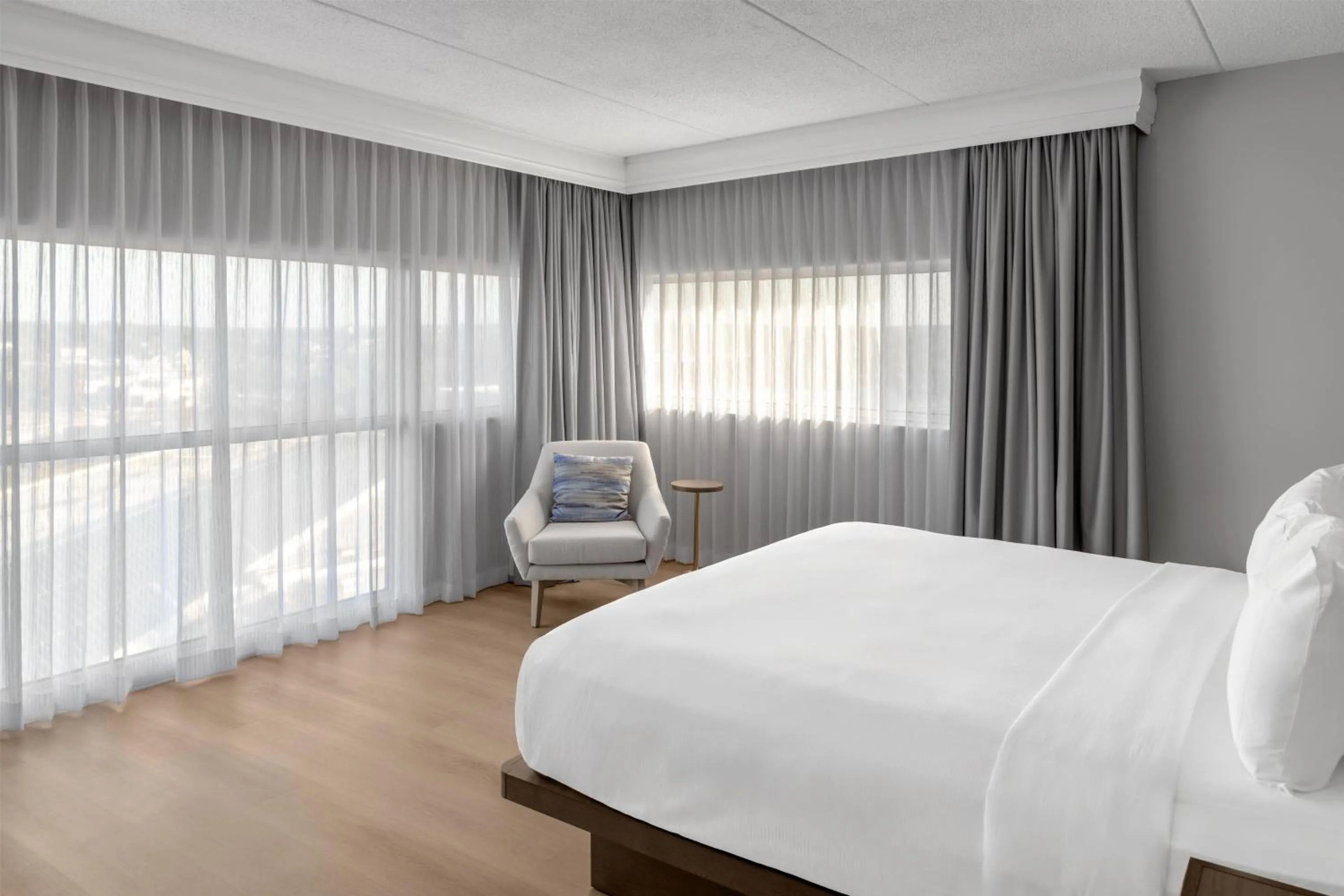 Bed in DoubleTree by Hilton Hotel South Bend