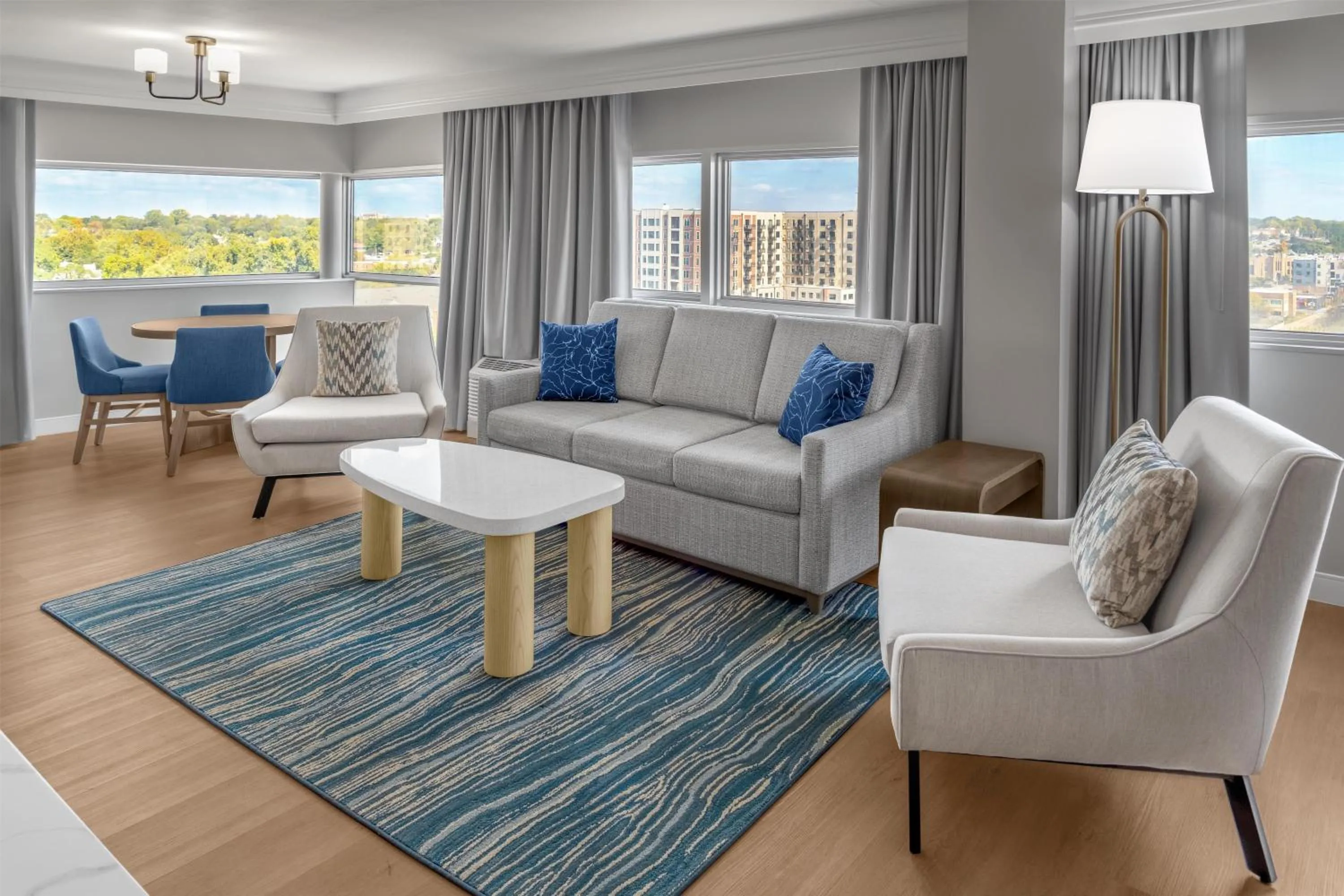 Living room in DoubleTree by Hilton Hotel South Bend