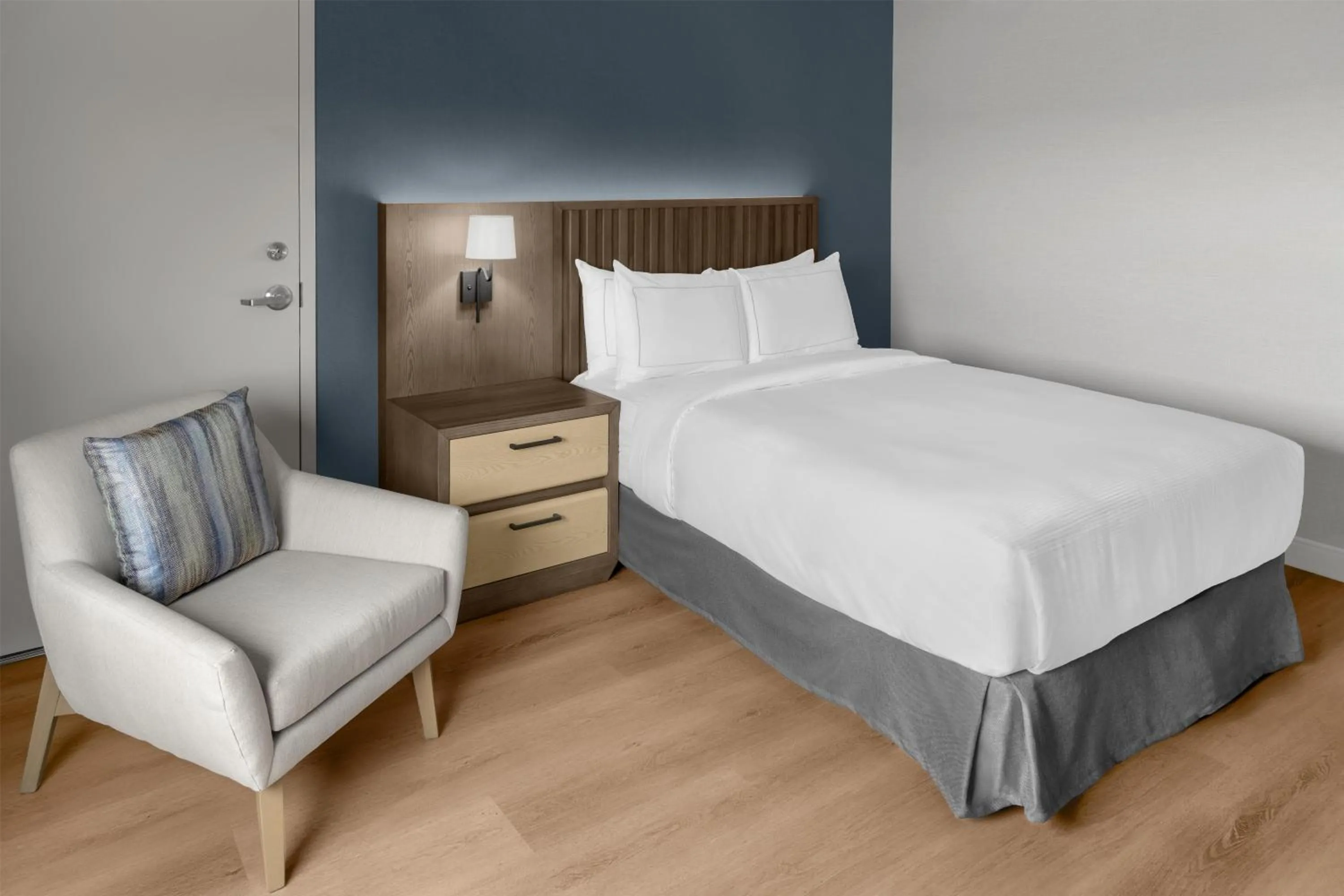 Bed in DoubleTree by Hilton Hotel South Bend