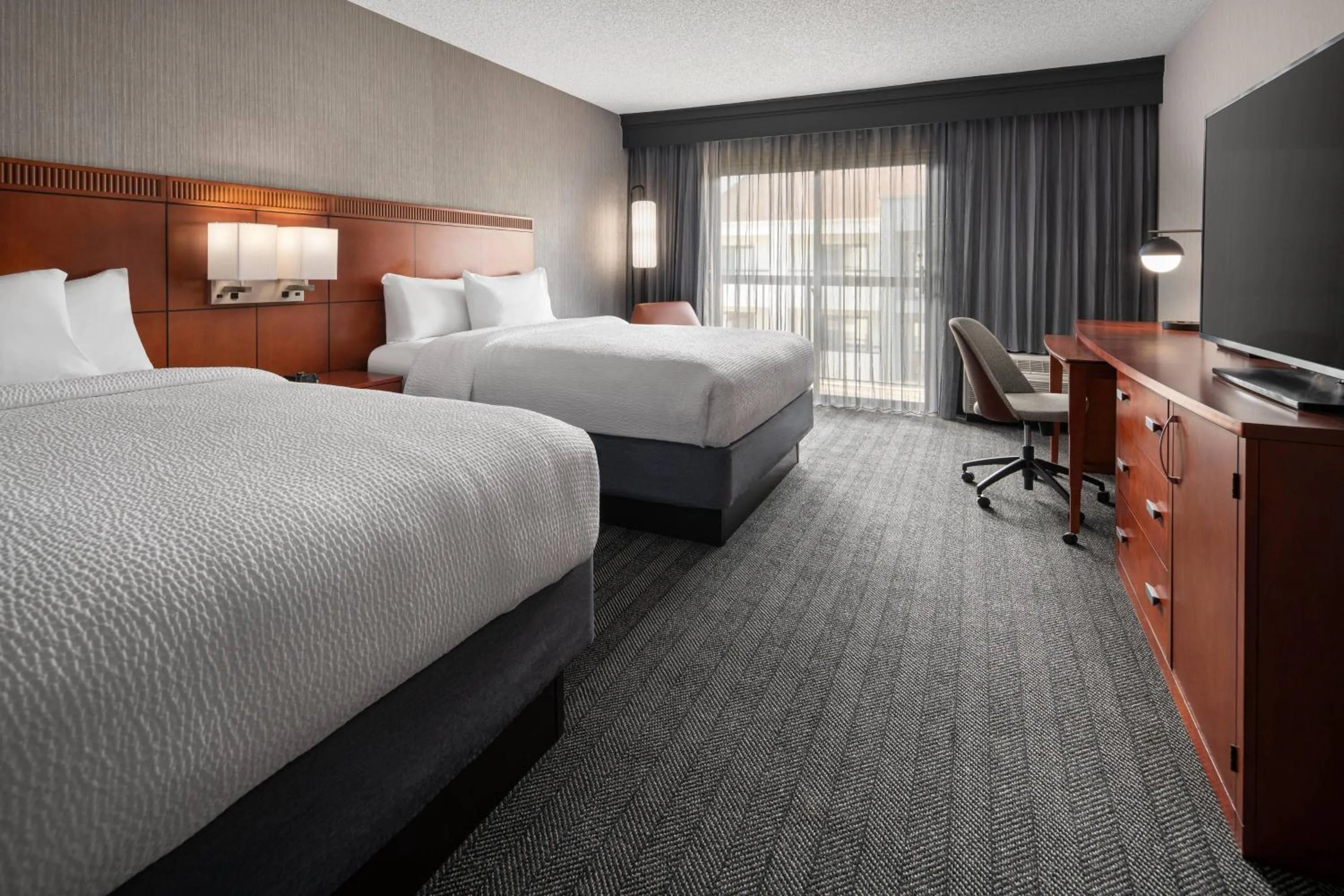 Photo of the whole room, Bed in Courtyard Seattle Southcenter