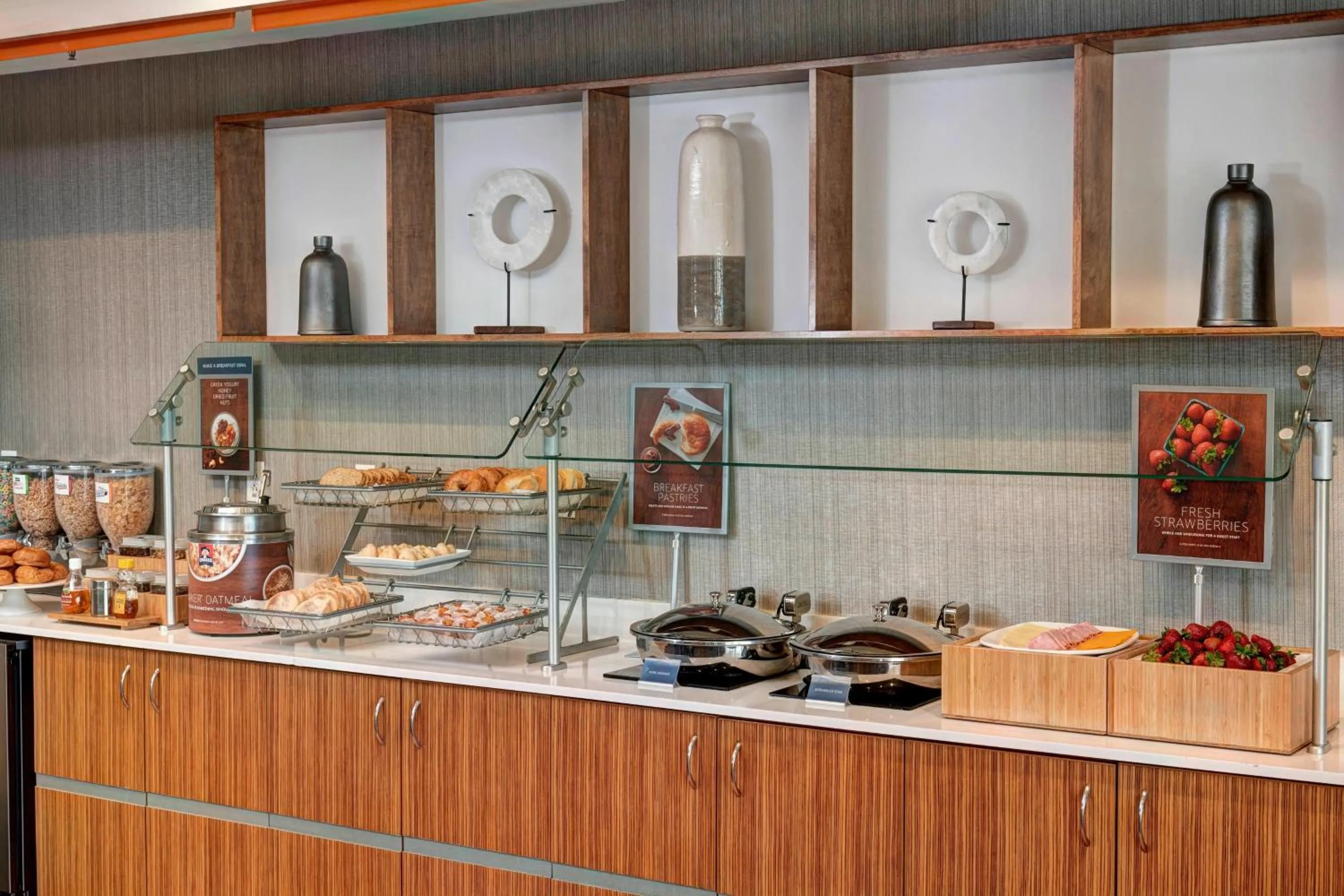 Breakfast in SpringHill Suites St. Louis Brentwood