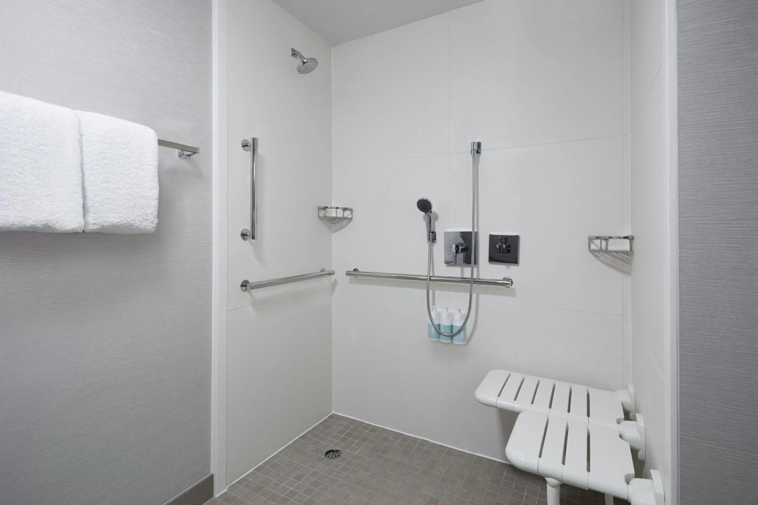 Bathroom in Courtyard St. Louis Creve Coeur