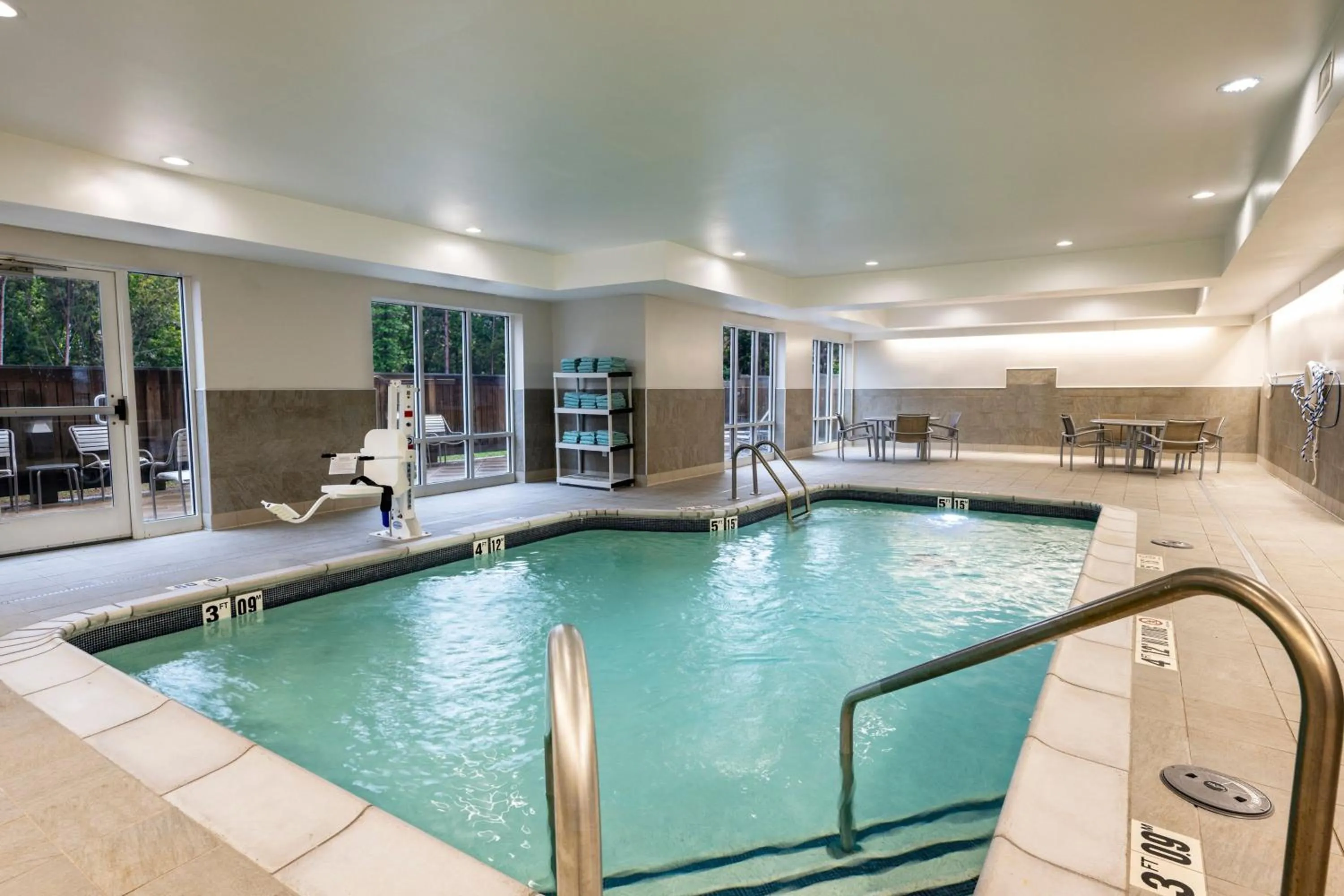 Swimming pool in Fairfield Inn & Suites by Marriott St Louis Chesterfield