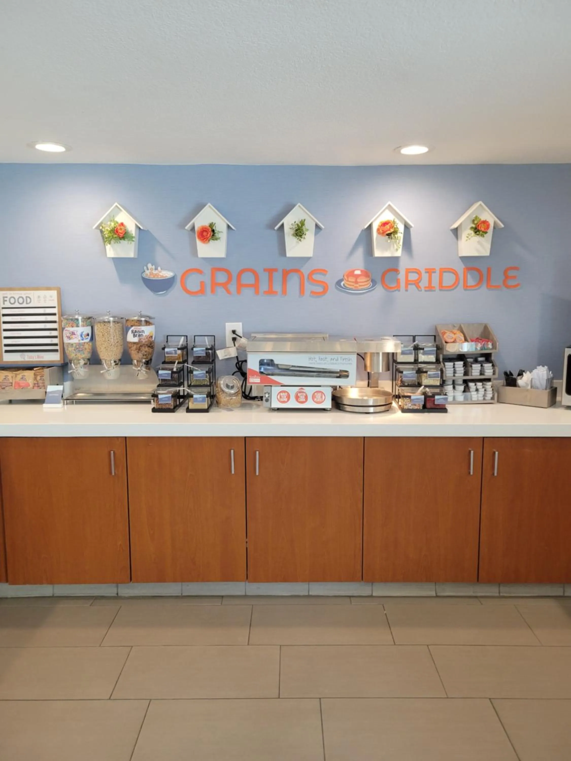 Breakfast in Sonesta ES Suites St. Louis - Chesterfield