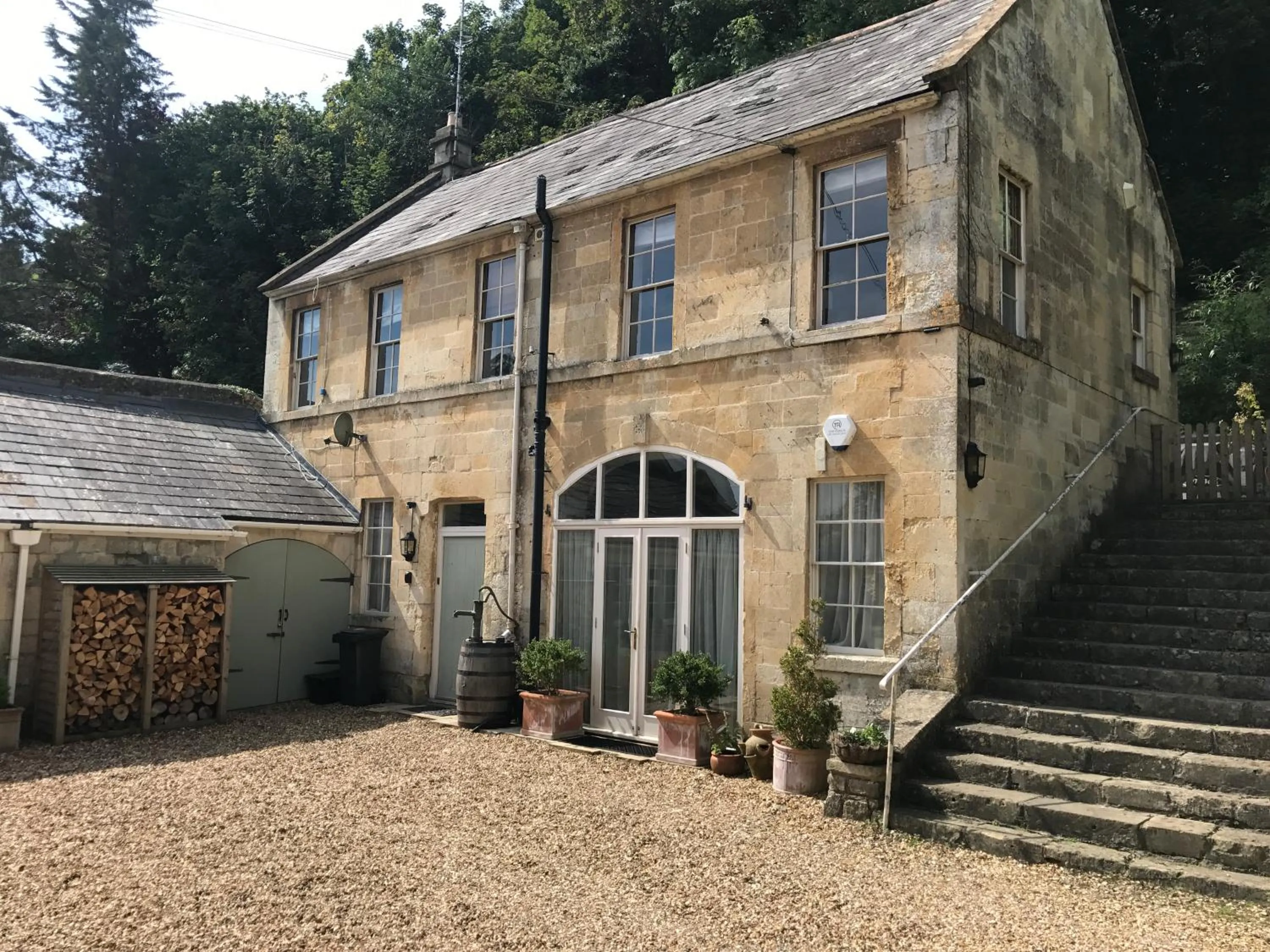 Three-Bedroom House in Berkeley Coach House, near Bath