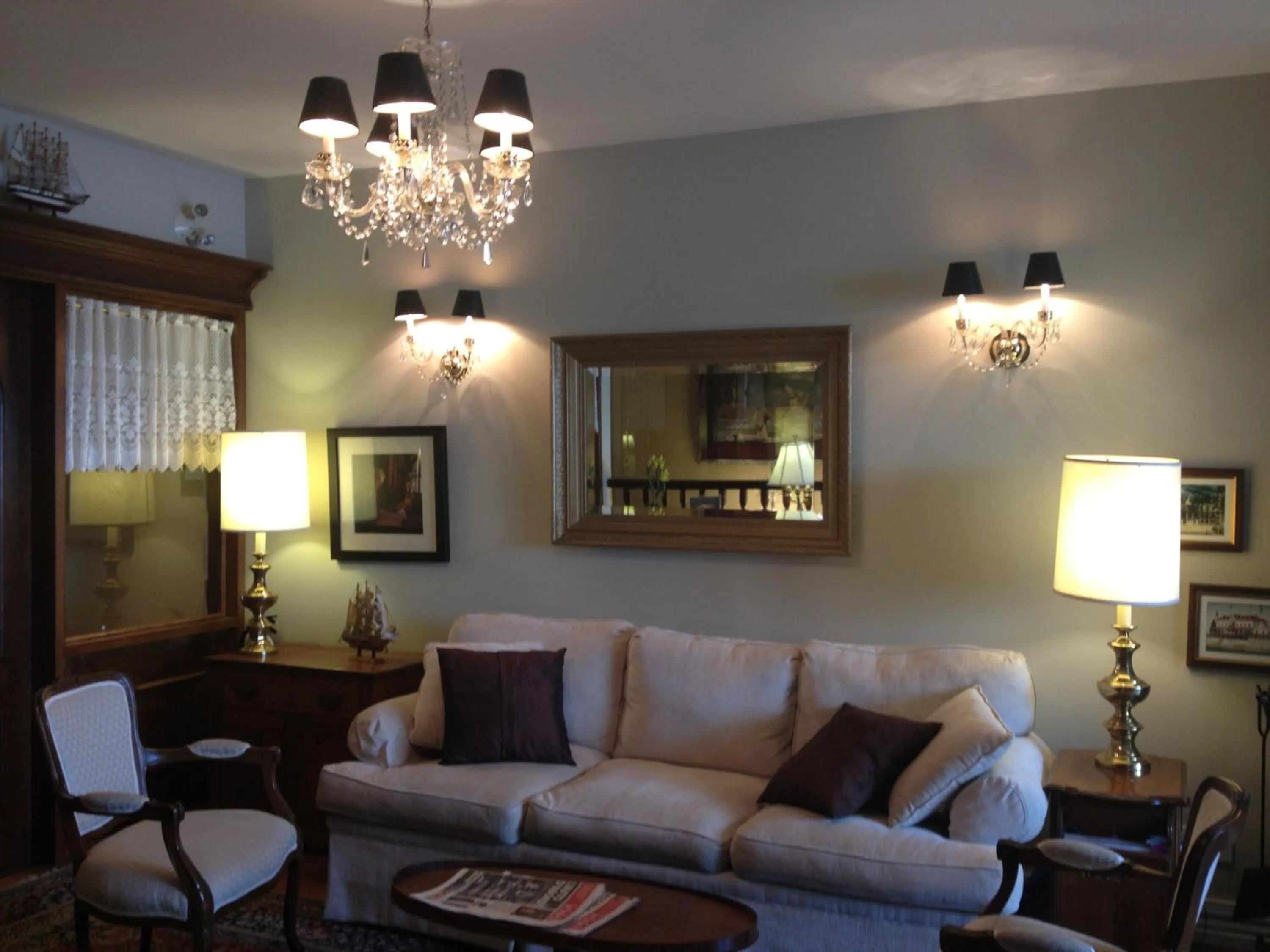 Communal lounge/ TV room in Goéliche hotel et appartement