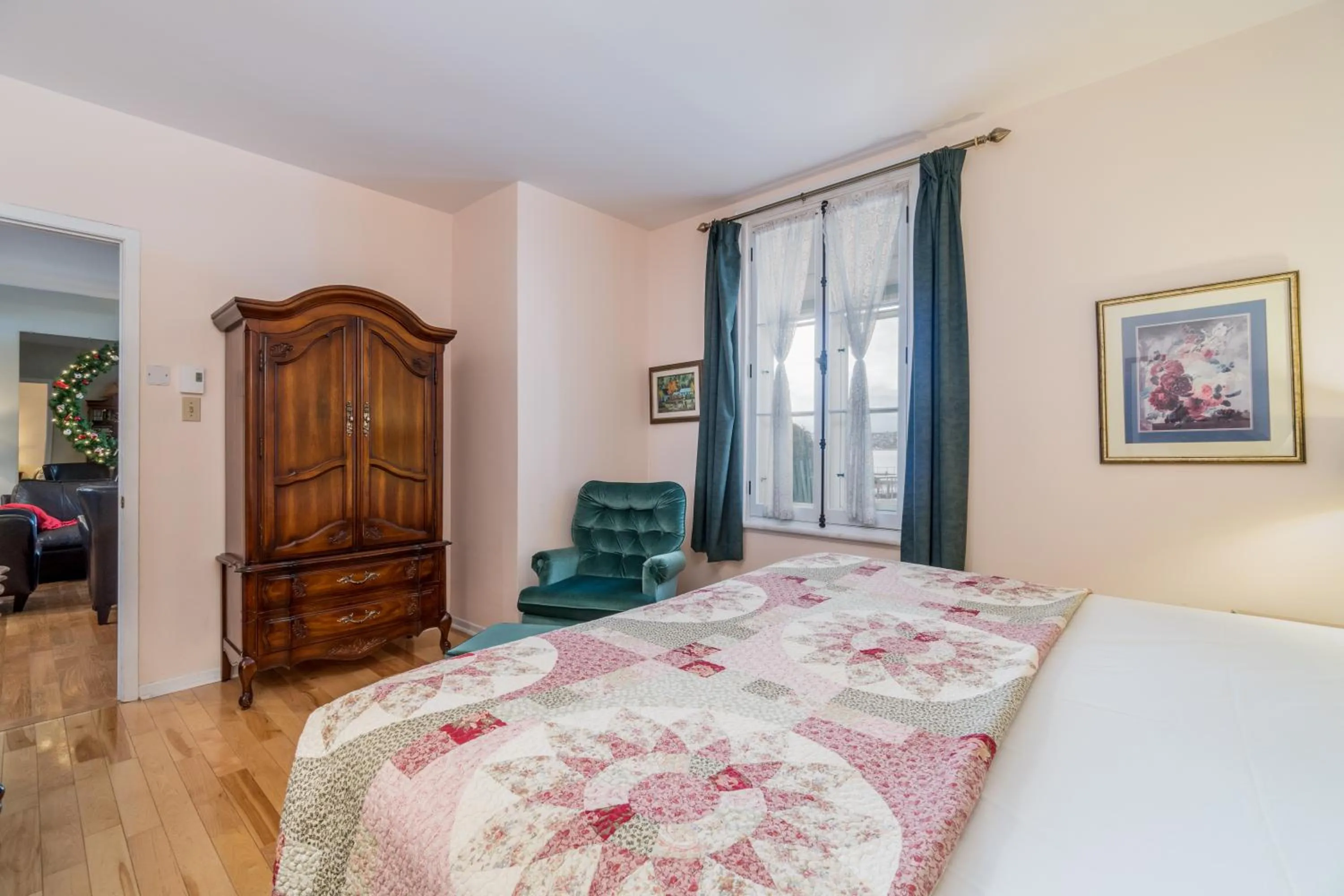 Photo of the whole room, Bed in Goéliche hotel et appartement