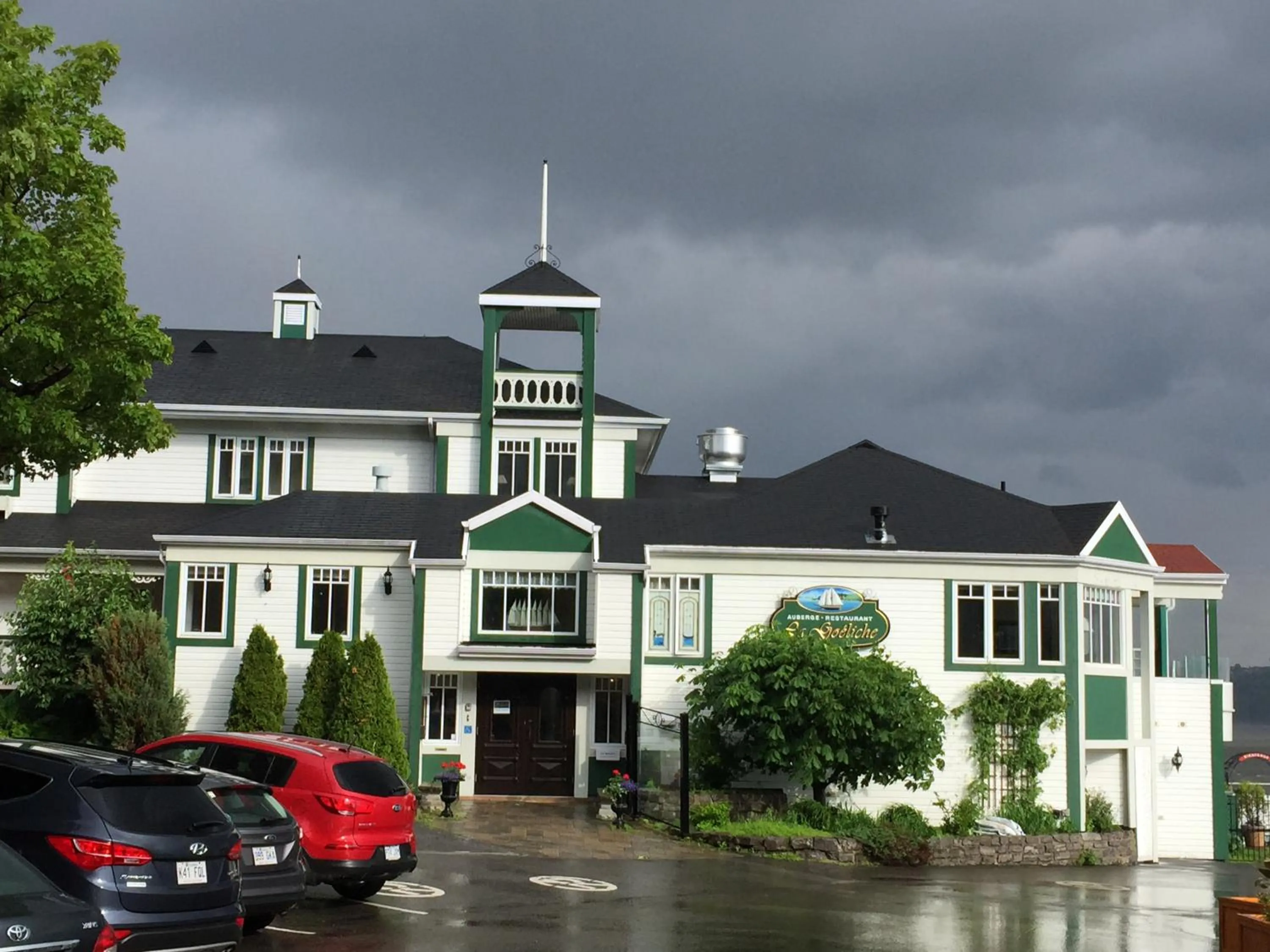 Facade/entrance in Goéliche hotel et appartement