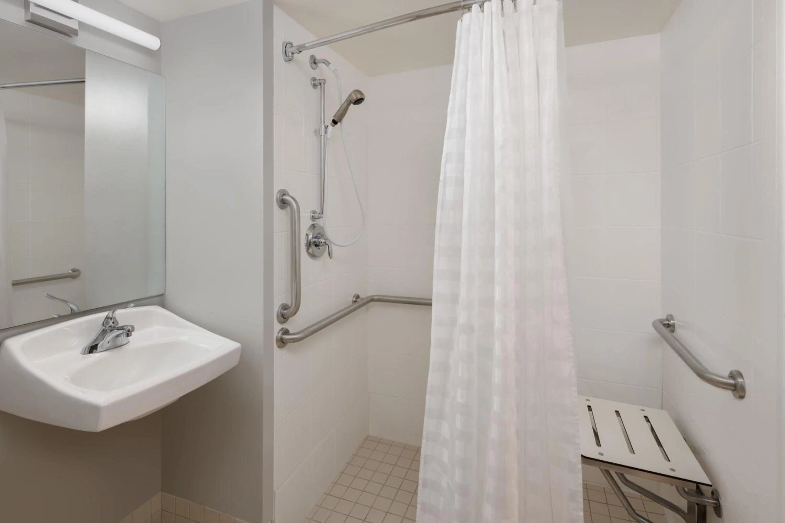 Bathroom in TownePlace Suites by Marriott Findlay