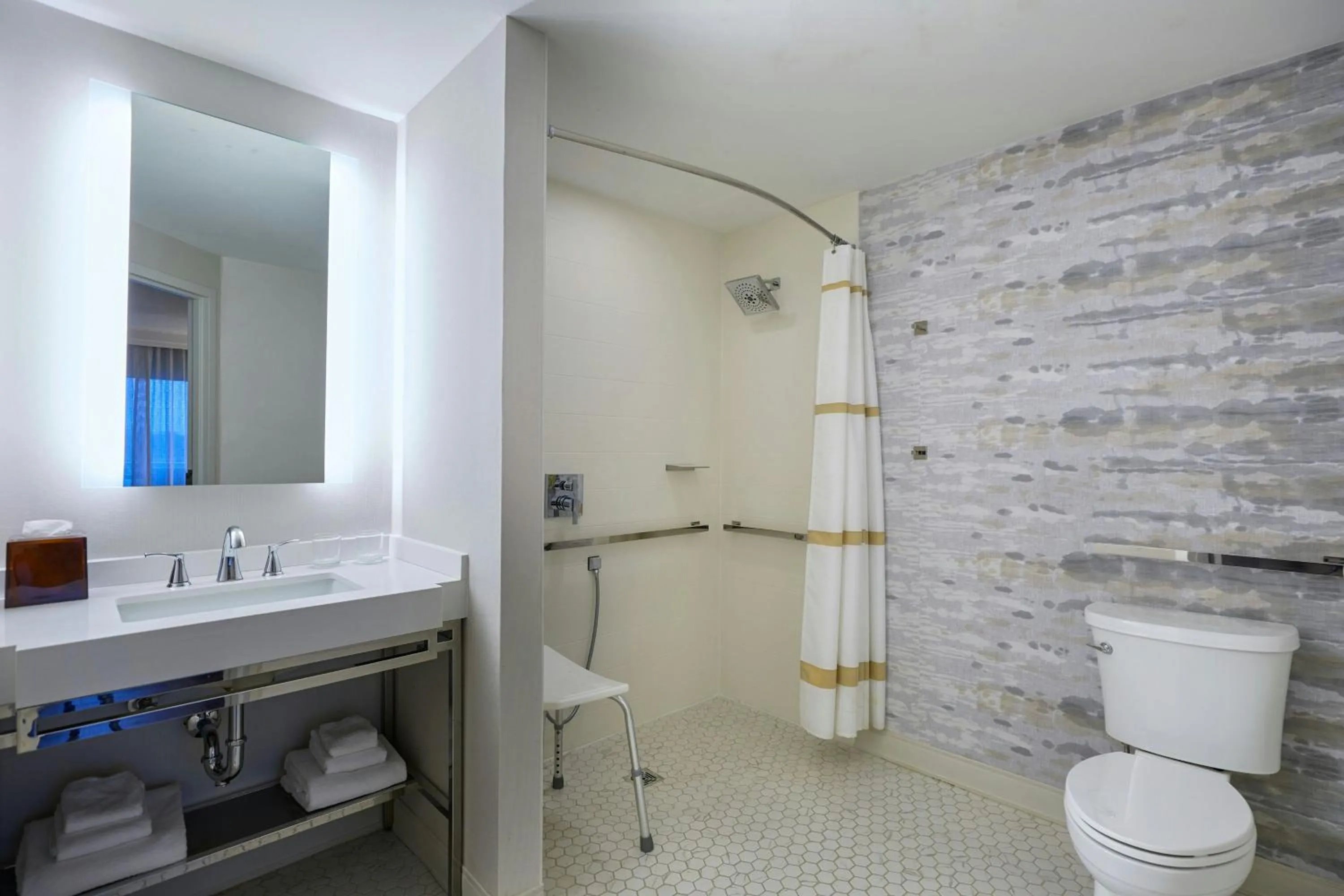 Bathroom in MeadowView Marriott Conference Resort and Convention Center