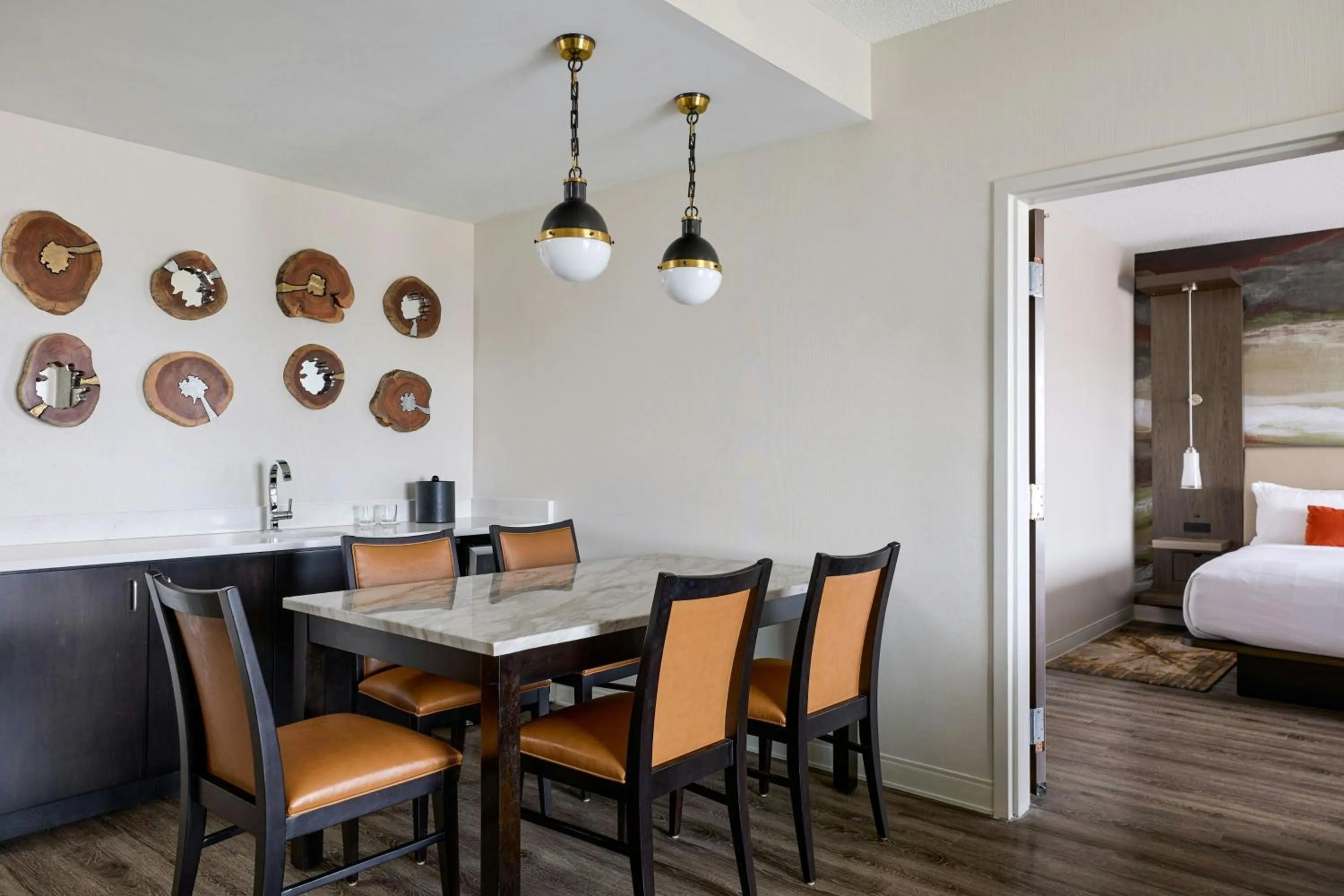 Bedroom, Bed in MeadowView Marriott Conference Resort and Convention Center