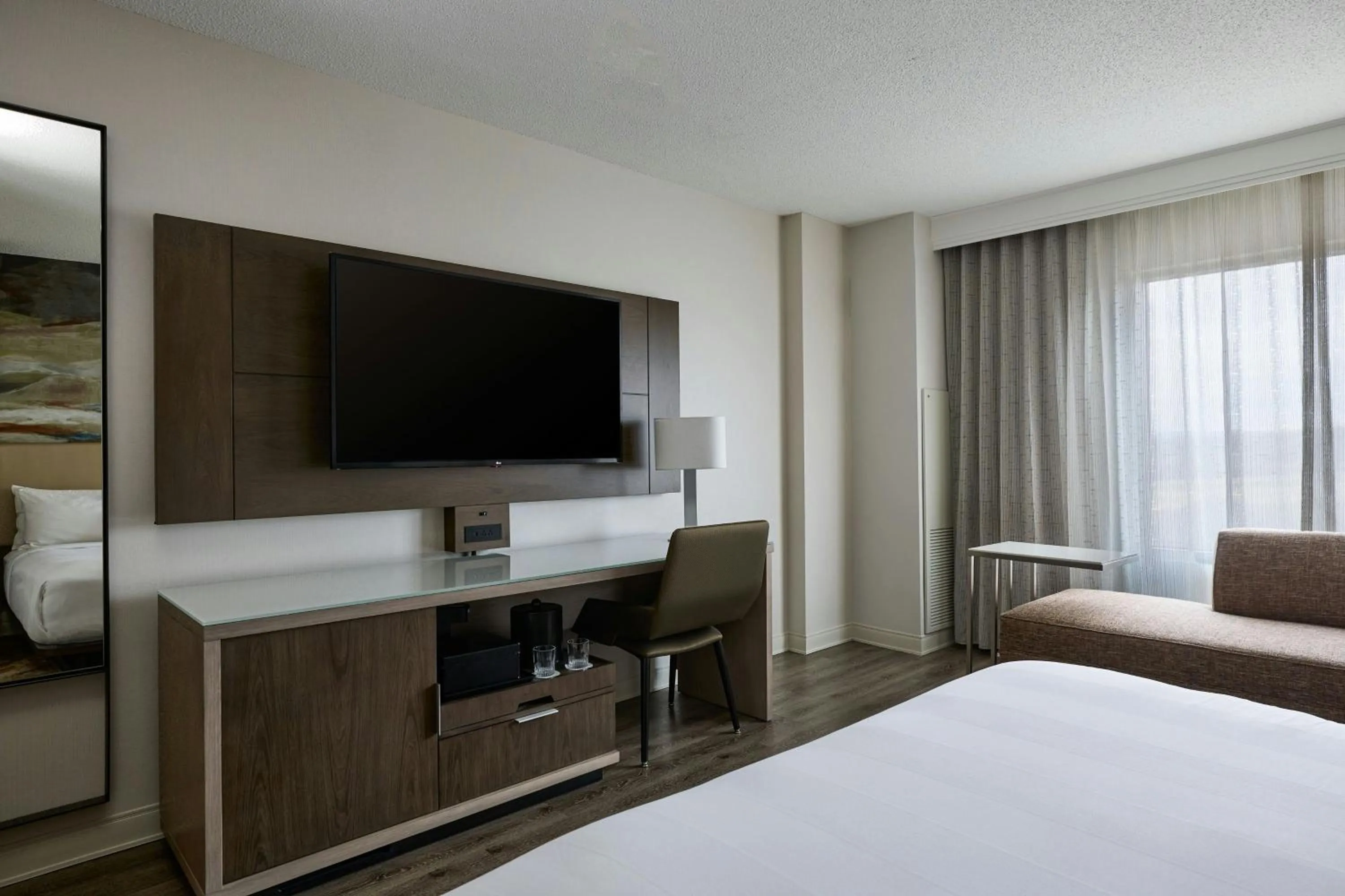 Photo of the whole room, Bed in MeadowView Marriott Conference Resort and Convention Center