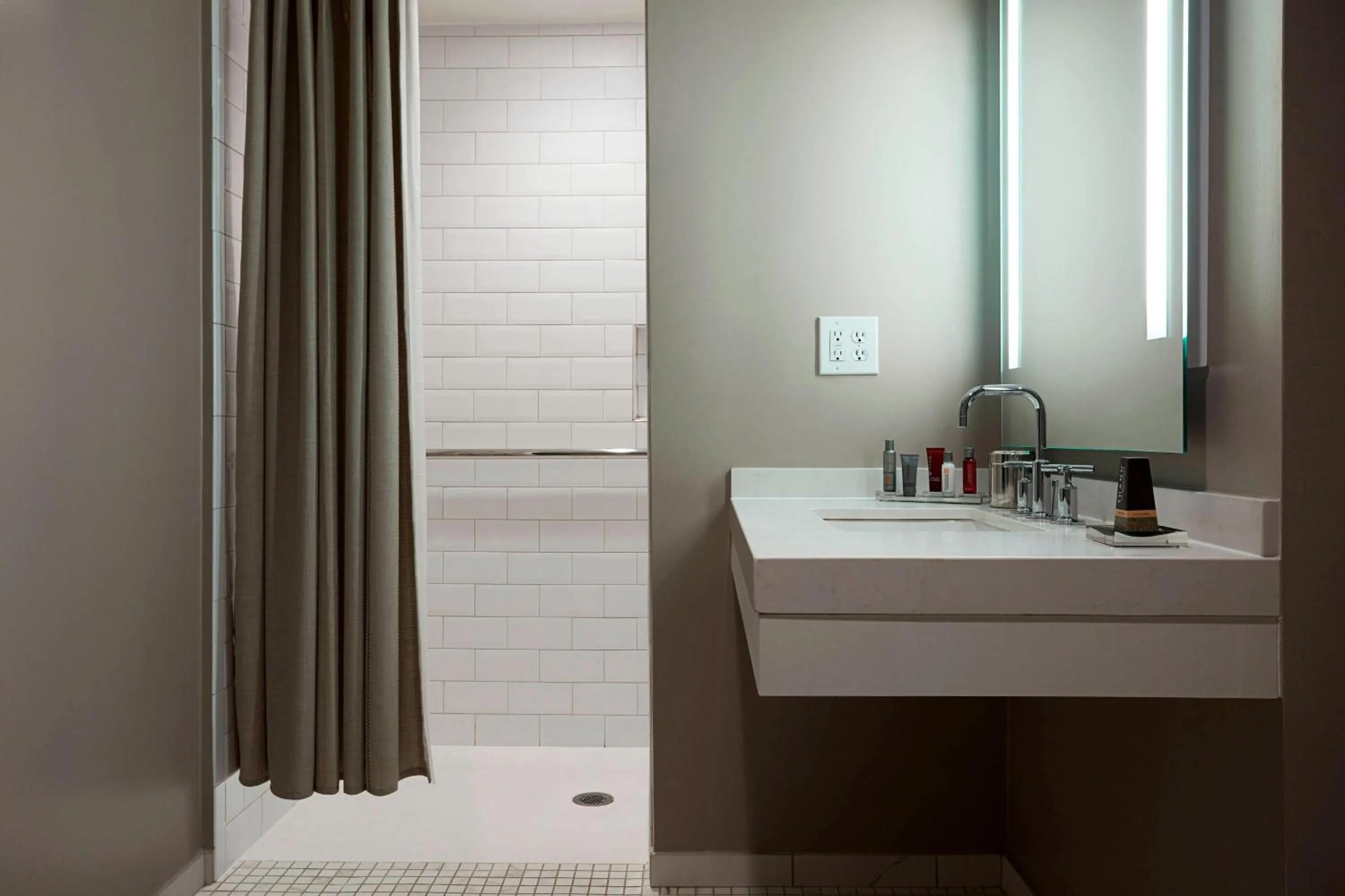 Bathroom in College Park Marriott Hotel & Conference Center