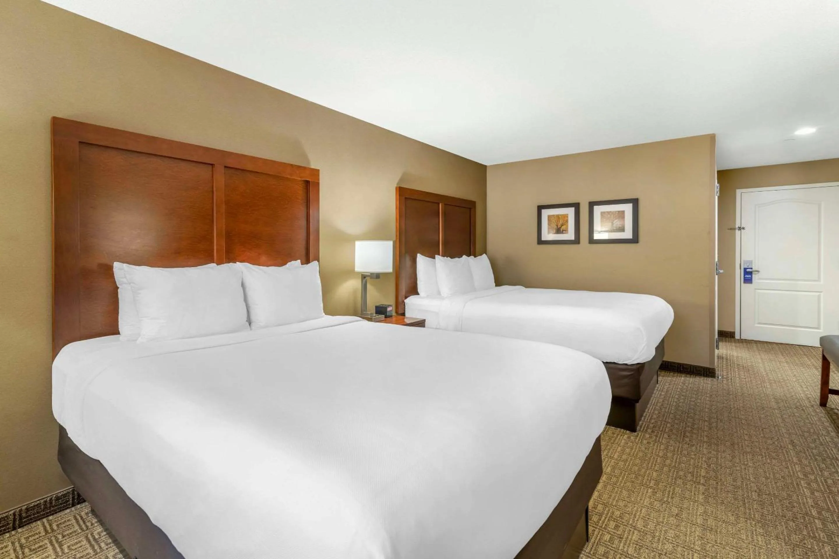 Bedroom, Bed in Comfort Inn & Suites Dover-Portsmouth