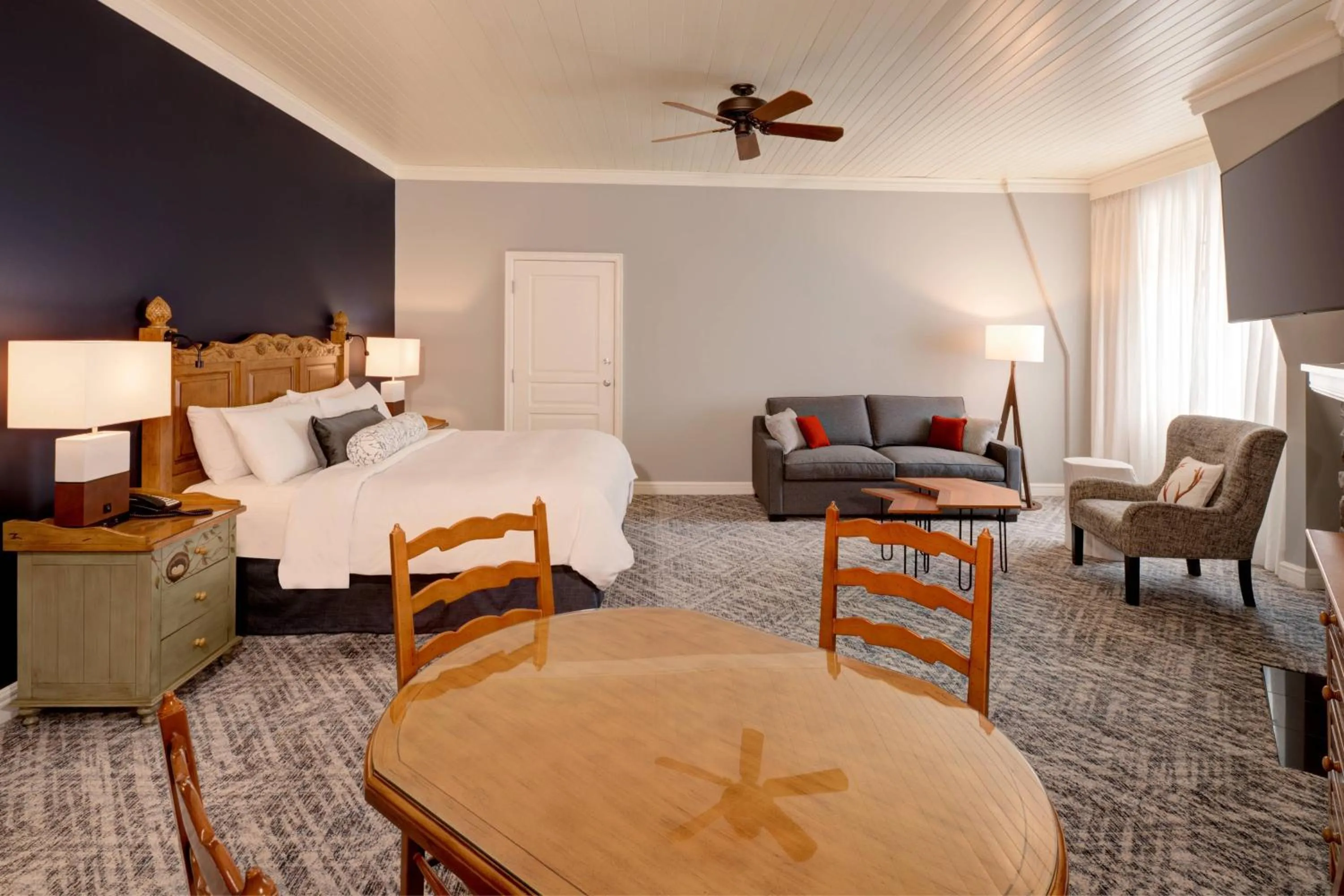 Photo of the whole room, Bed in JW Marriott The Rosseau Muskoka Resort & Spa