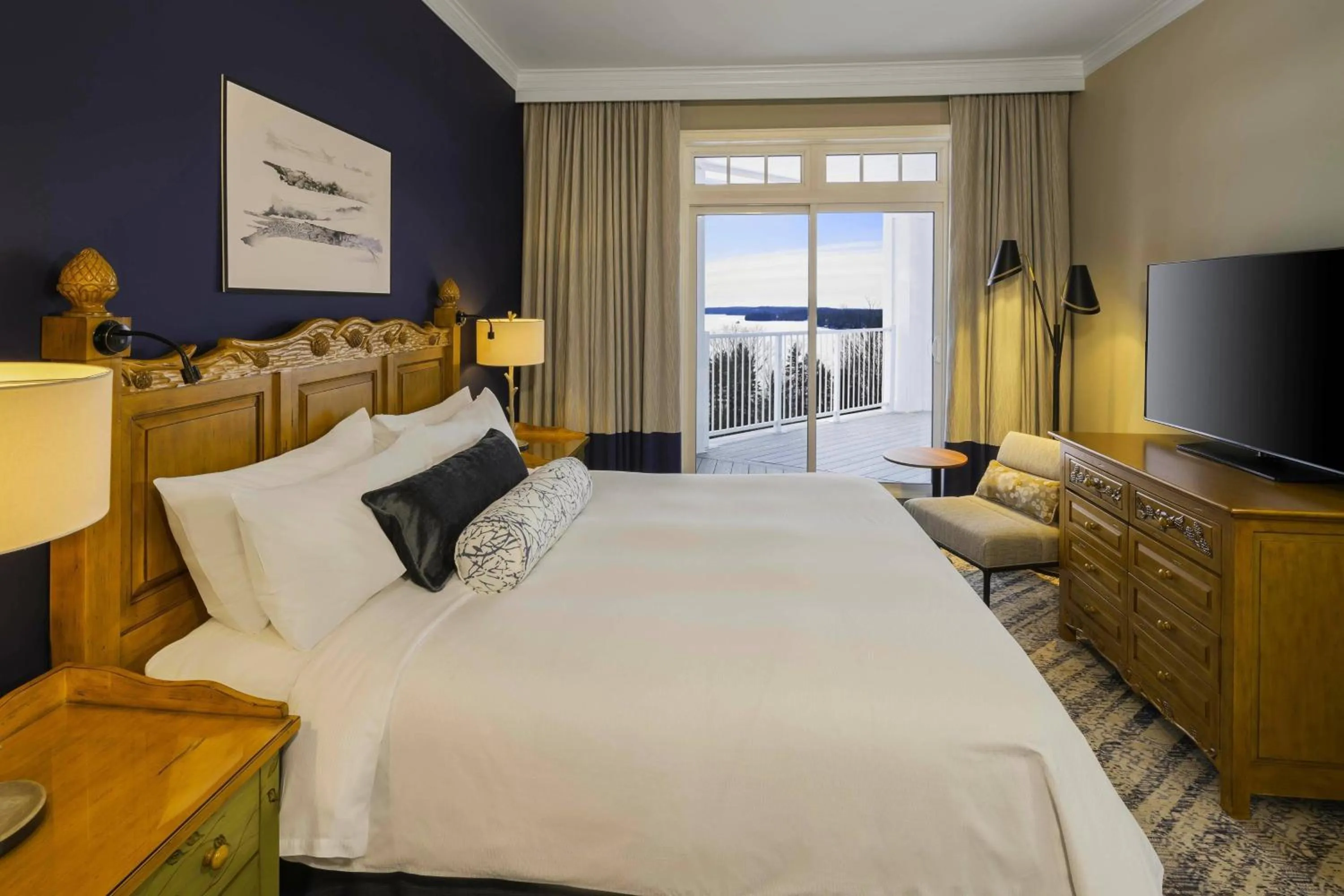 Bedroom, Bed in JW Marriott The Rosseau Muskoka Resort & Spa