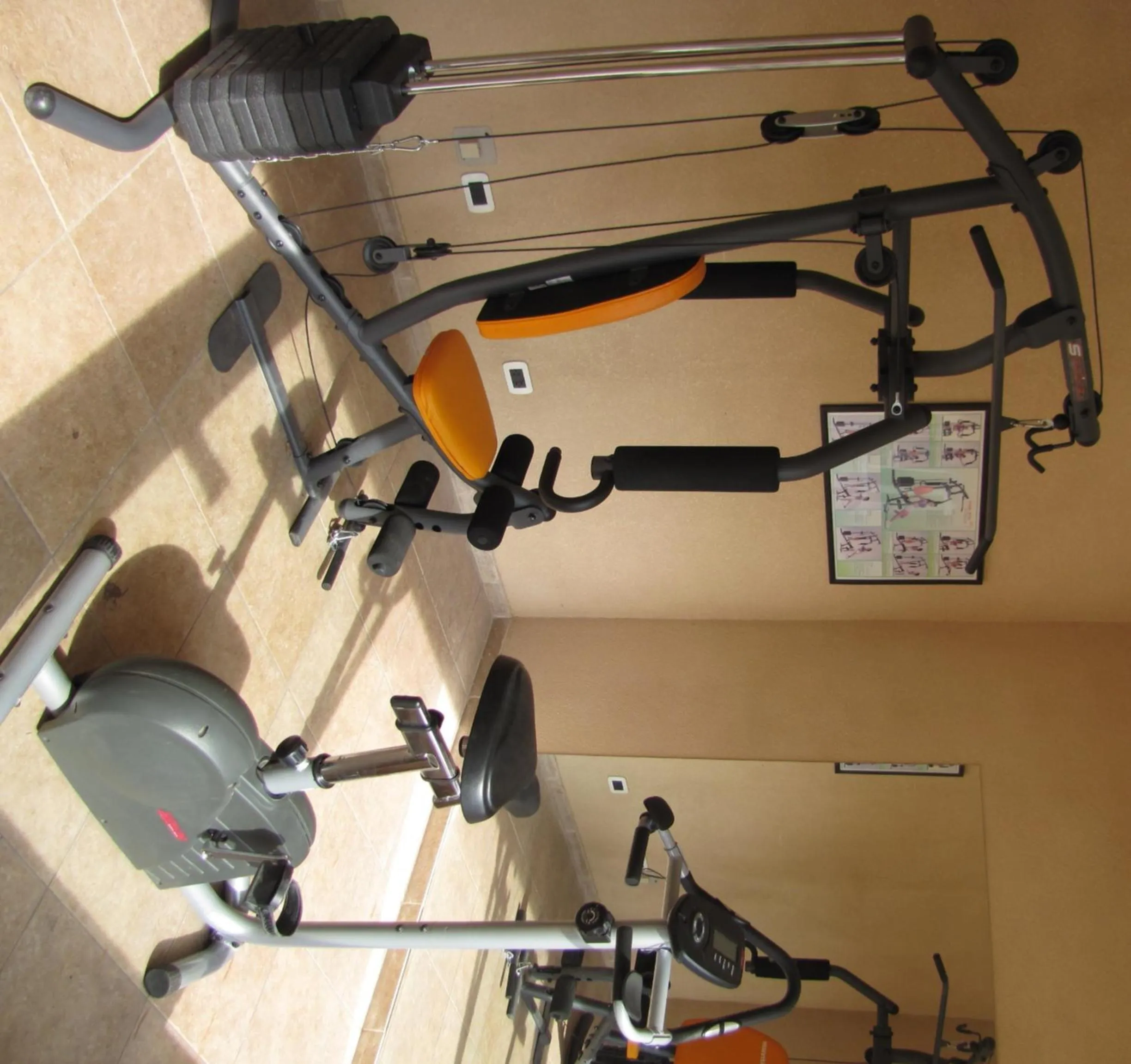 Fitness centre/facilities in Tunkelén Apart Hotel