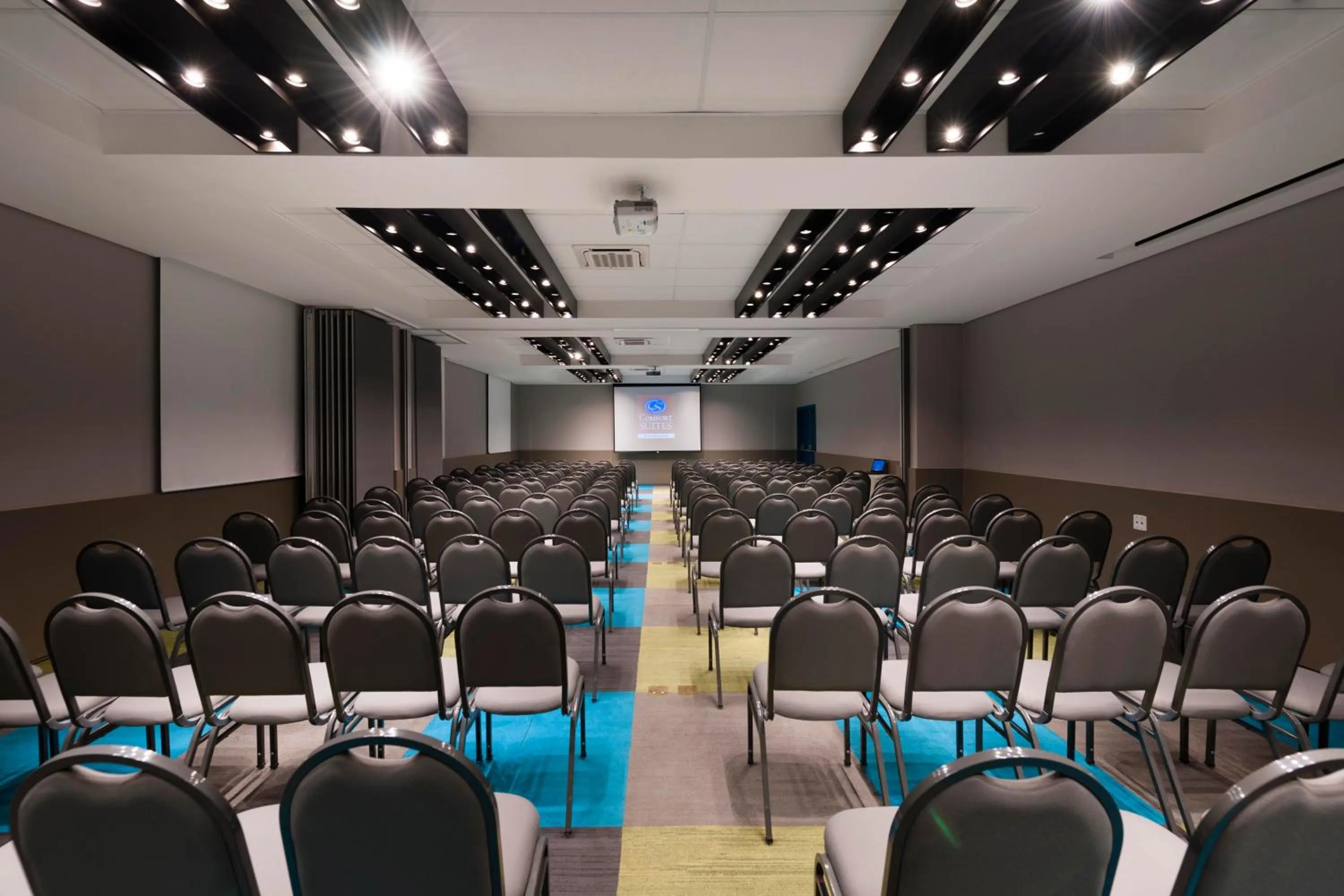 Meeting/conference room in Comfort Suites Flamboyant Goiânia