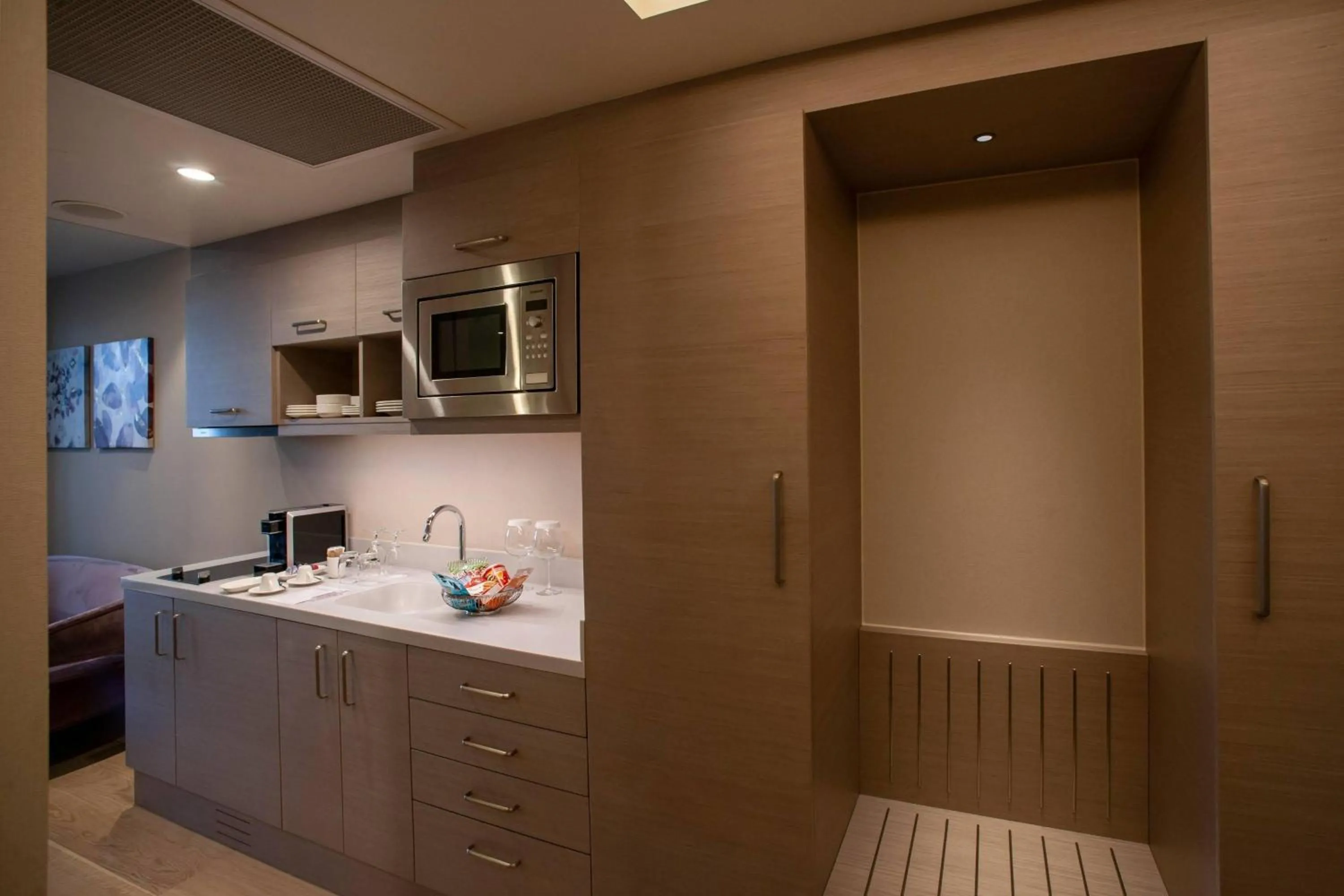 Photo of the whole room in Four Points by Sheraton Izmir