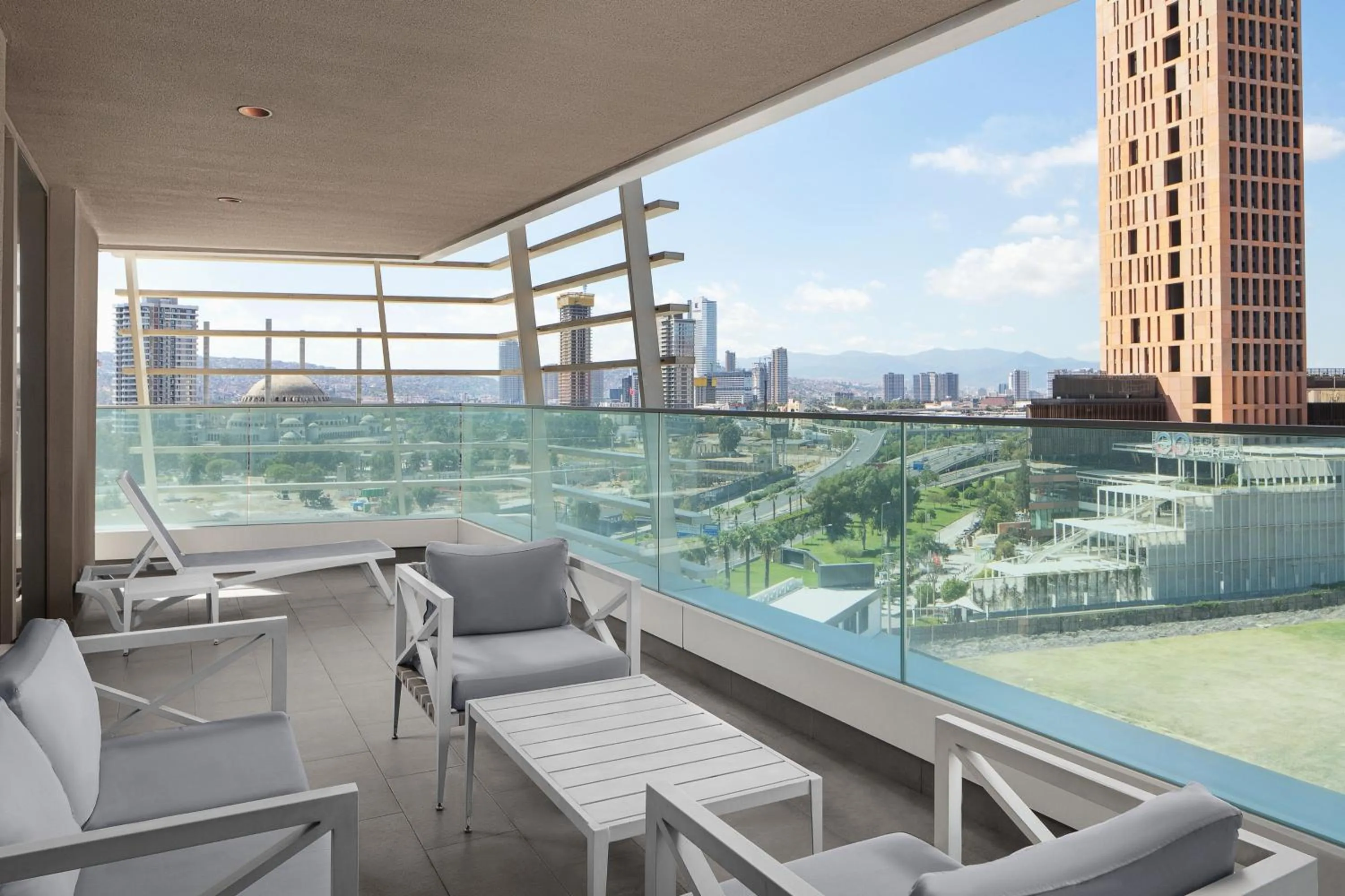 Photo of the whole room in Four Points by Sheraton Izmir