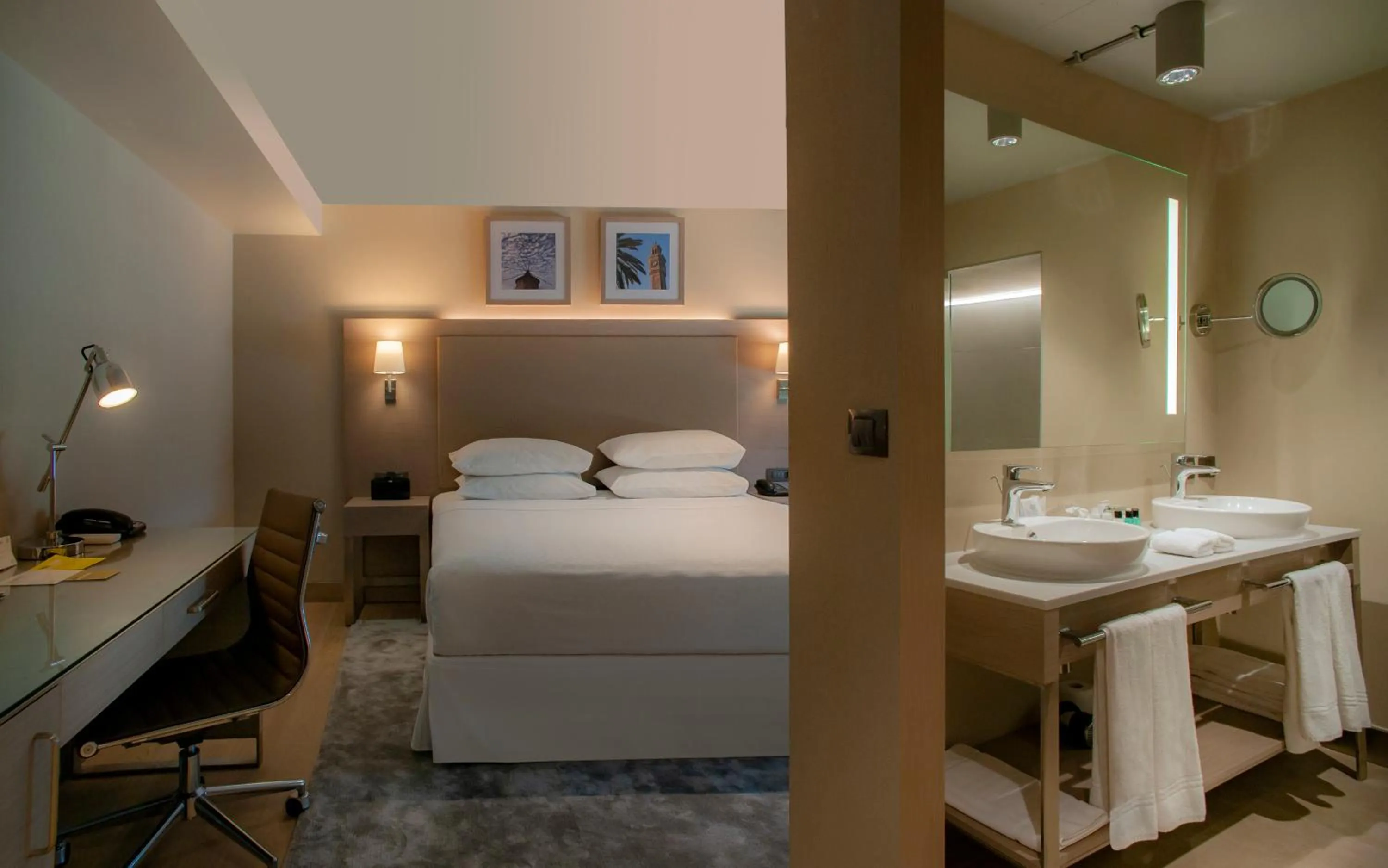 Photo of the whole room, Bed in Four Points by Sheraton Izmir