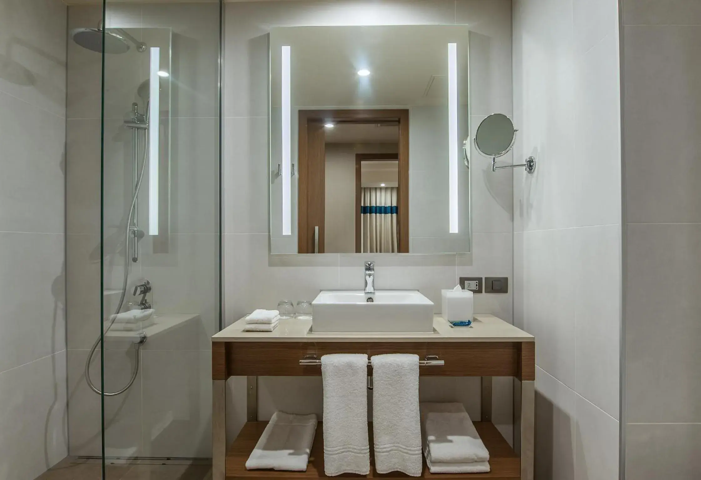 Deluxe Twin Room in Four Points by Sheraton Izmir Deluxe Twin Room in Four Points by Sheraton Izmir