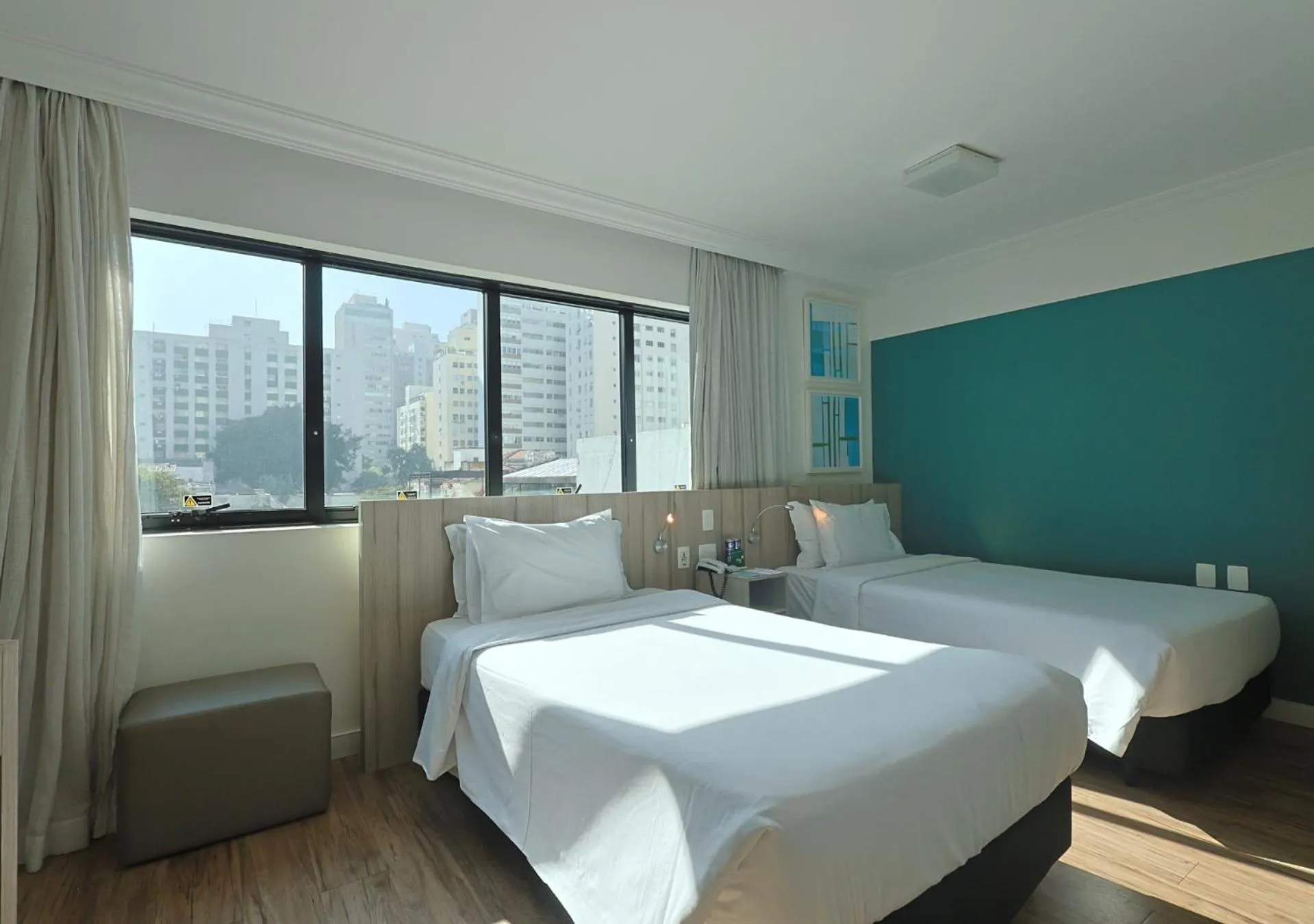 Deluxe Twin Room in Radisson Oscar Freire