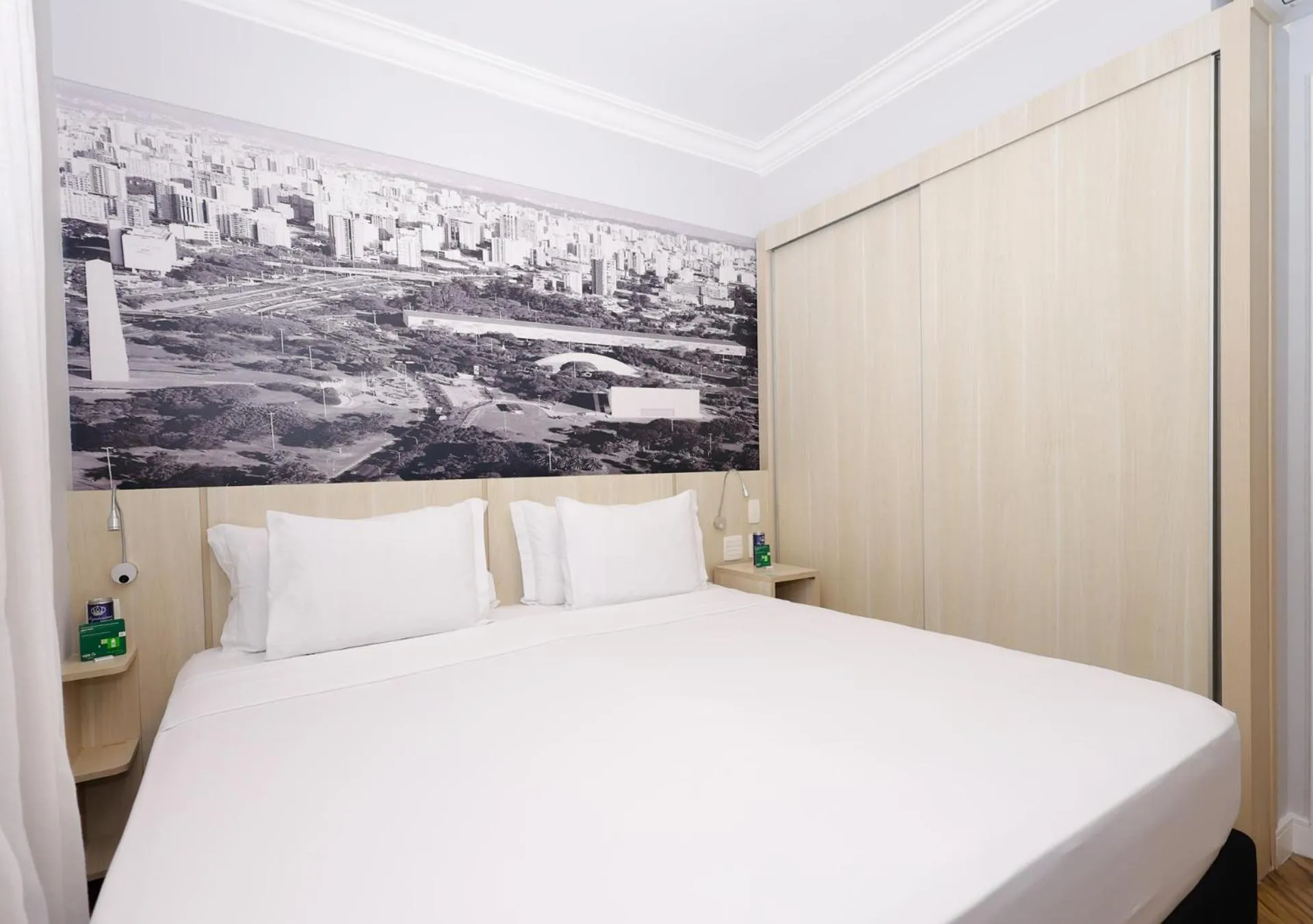 Bed in Radisson Oscar Freire