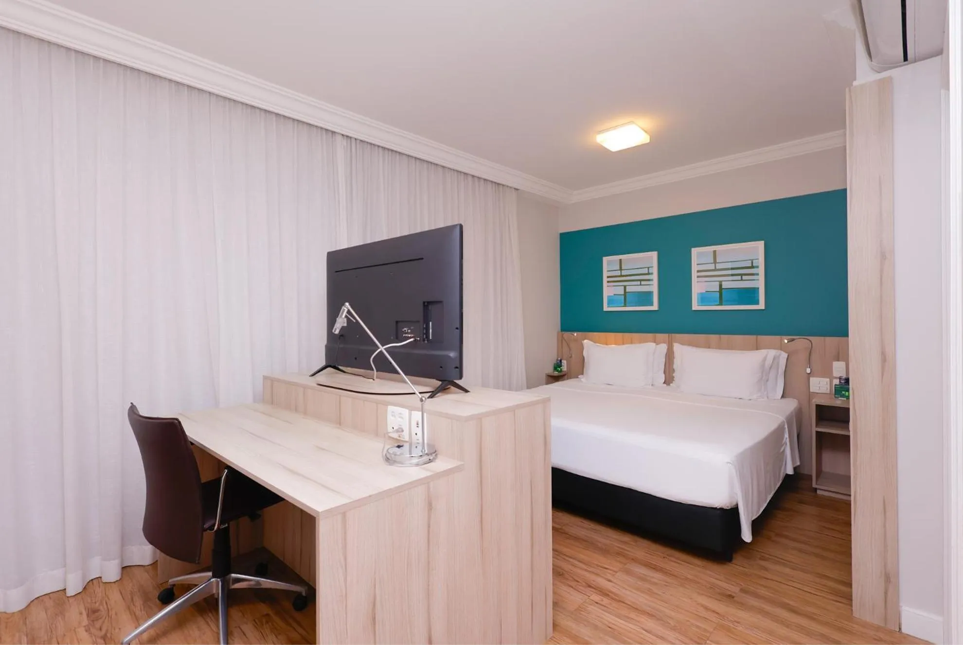 Bedroom, Bed in Radisson Oscar Freire