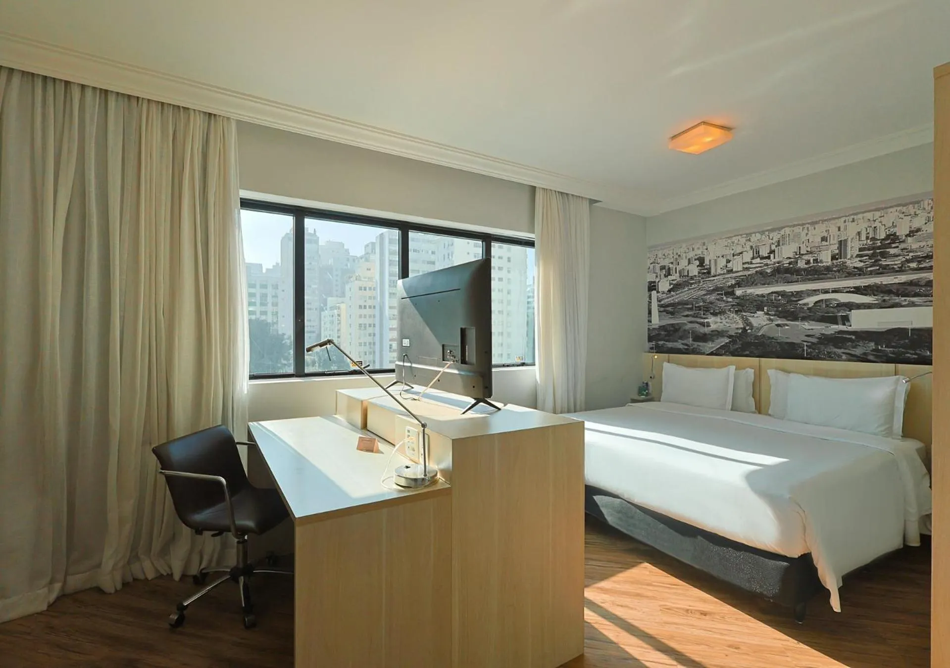 Photo of the whole room, Bed in Radisson Oscar Freire