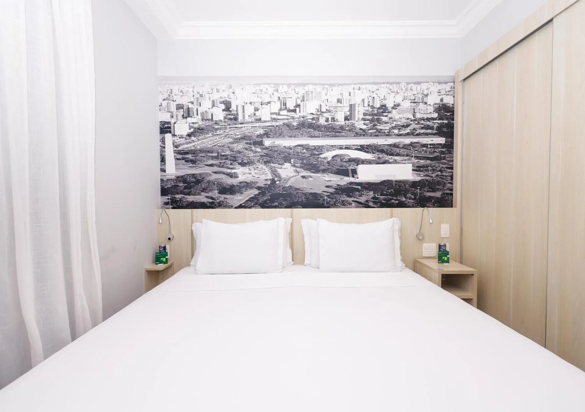 Bed in Radisson Oscar Freire