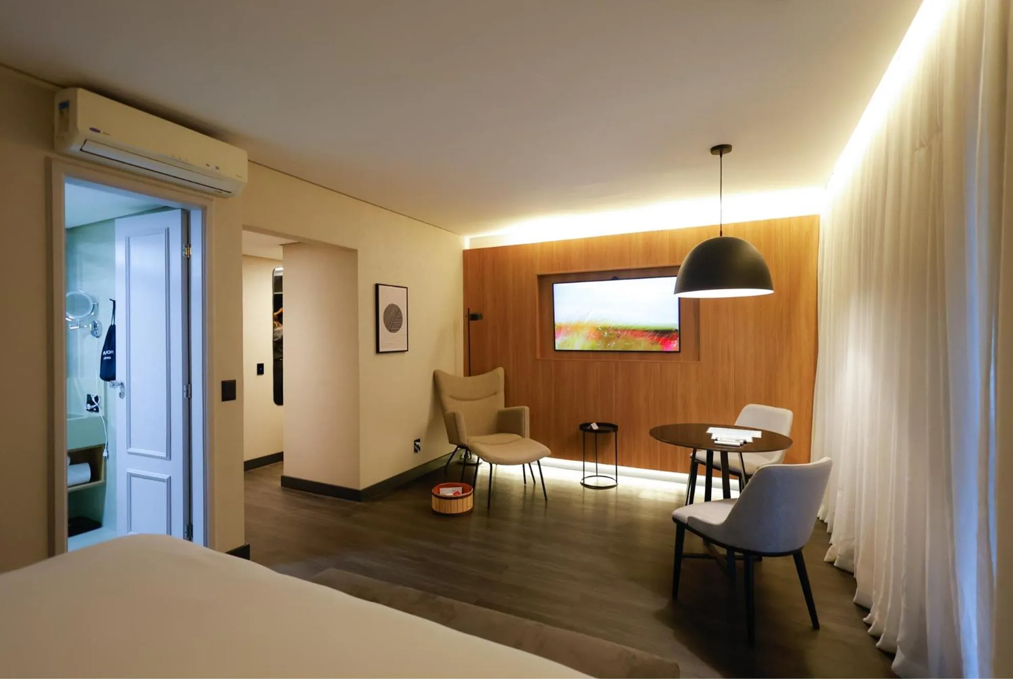 TV and multimedia, Bed in Radisson Oscar Freire