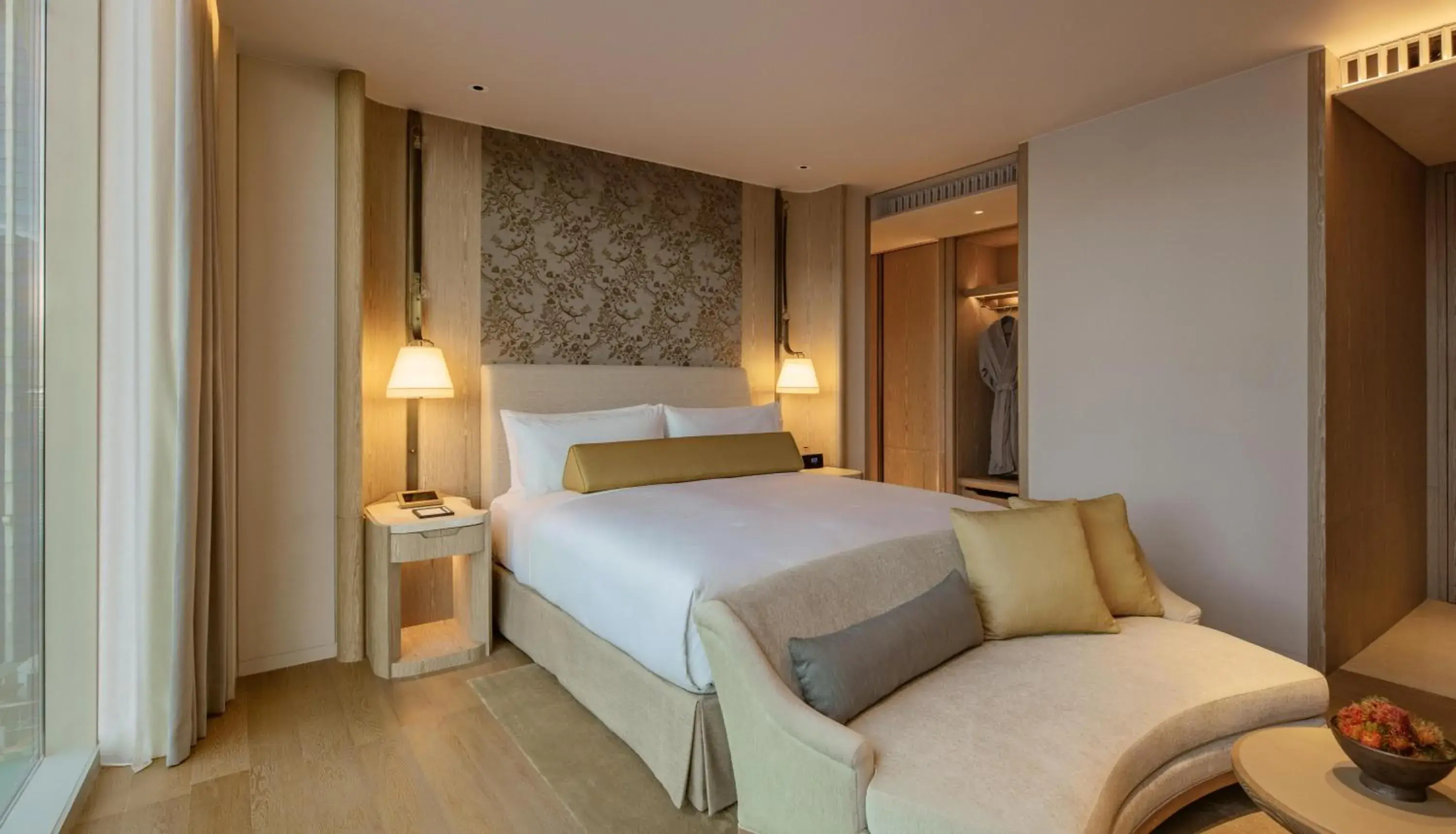 King Room - Mobility Accessible in Waldorf Astoria Bangkok King Room - Mobility Accessible in Waldorf Astoria Bangkok