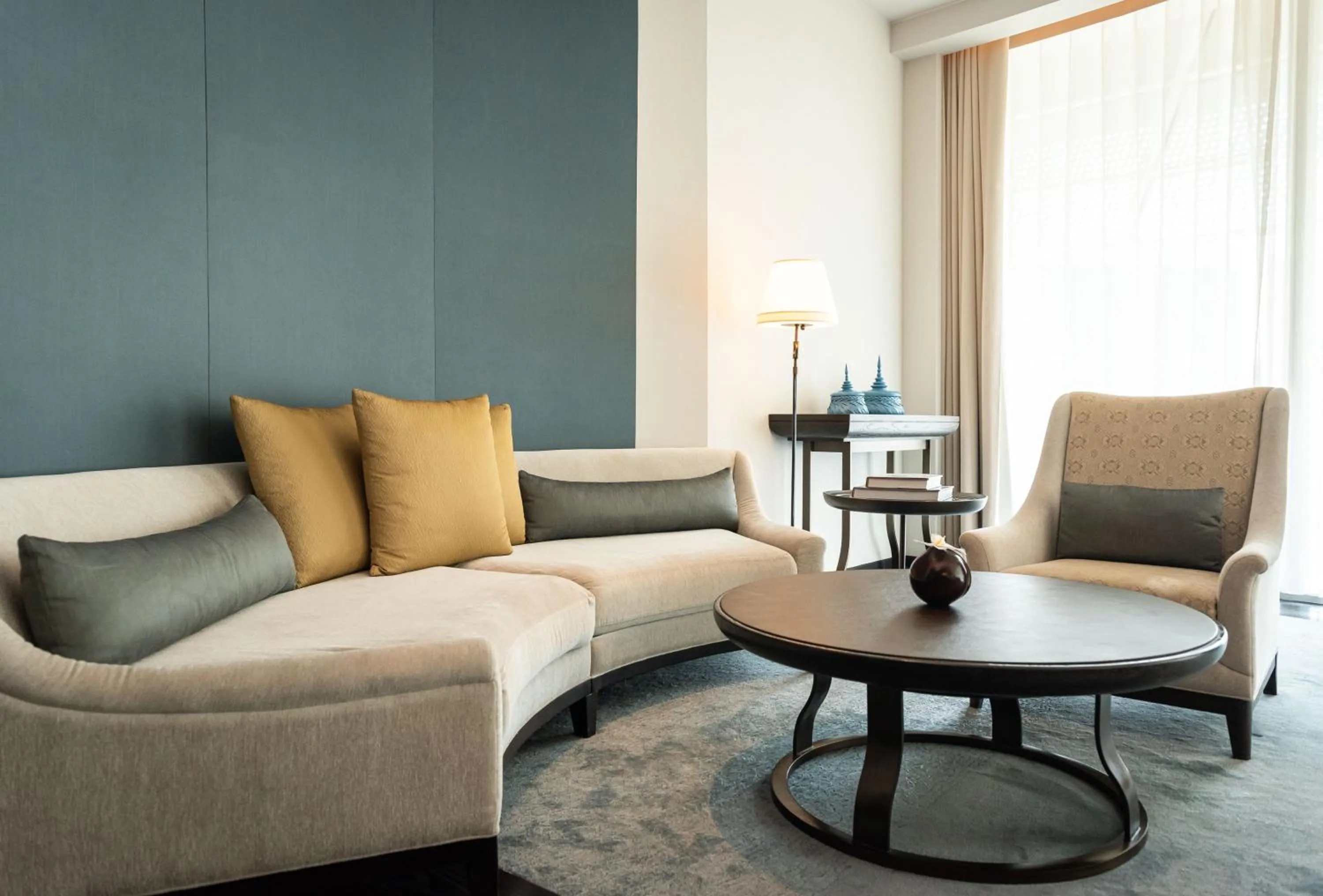 Living room in Waldorf Astoria Bangkok