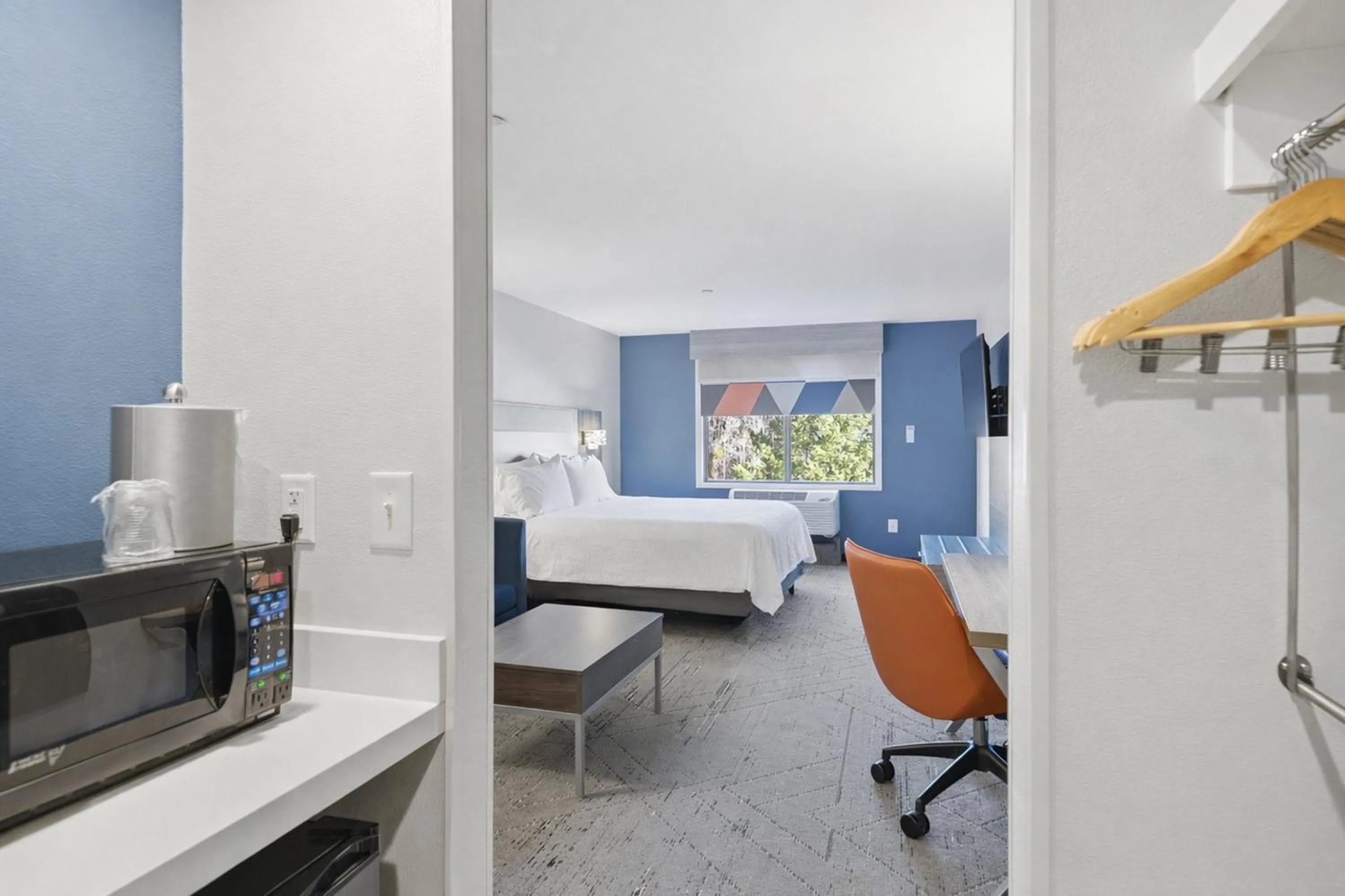 Photo of the whole room, Bed in Holiday Inn Express & Suites Raleigh West - Lenovo Center by IHG