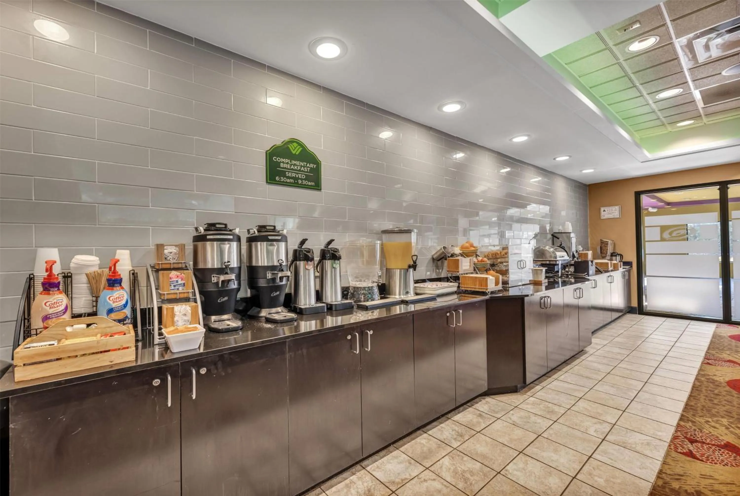 Restaurant/places to eat in Wingate by Wyndham State Arena Raleigh/Cary Hotel