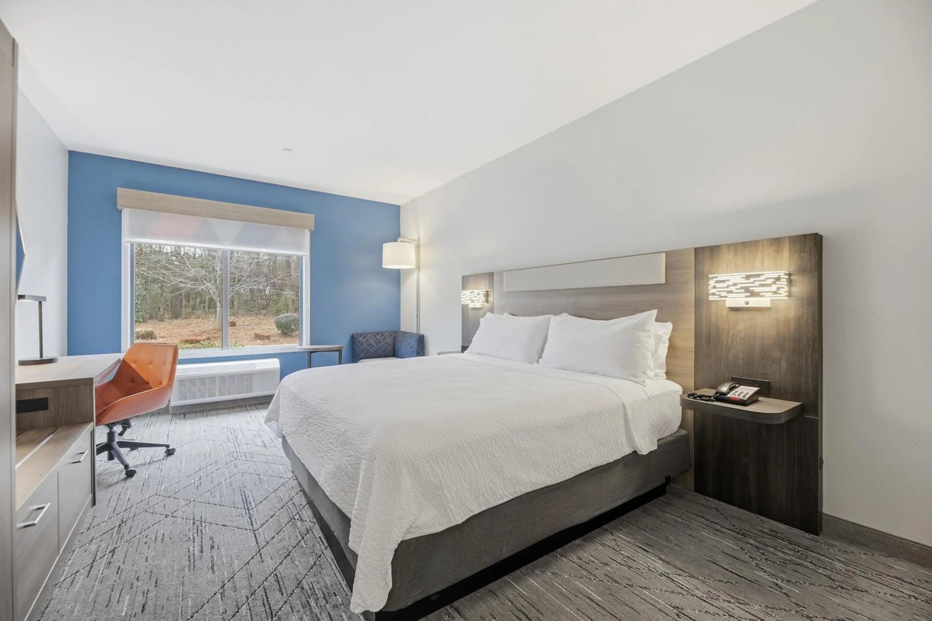 Photo of the whole room, Bed in Holiday Inn Express & Suites Raleigh West - Lenovo Center by IHG