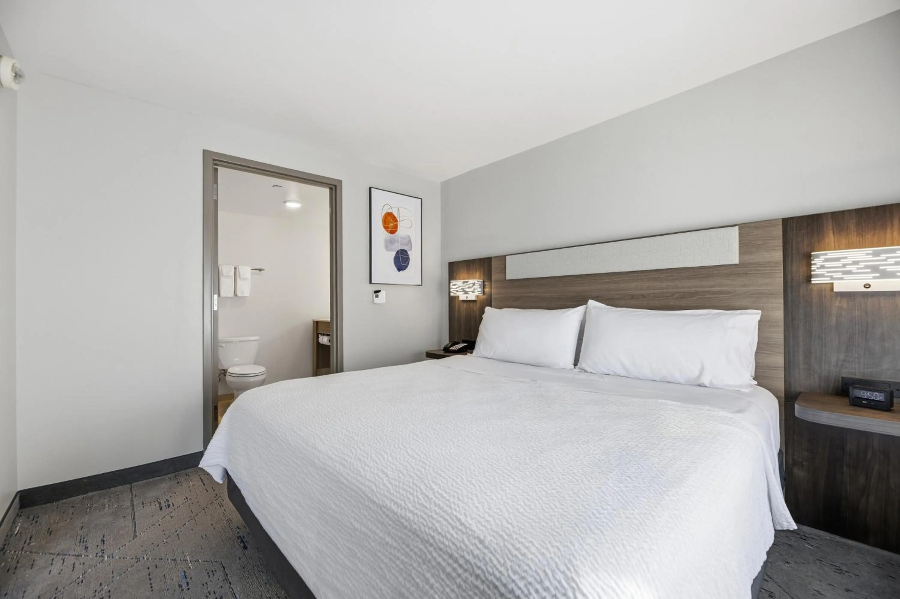 Photo of the whole room, Bed in Holiday Inn Express & Suites Raleigh West - Lenovo Center by IHG