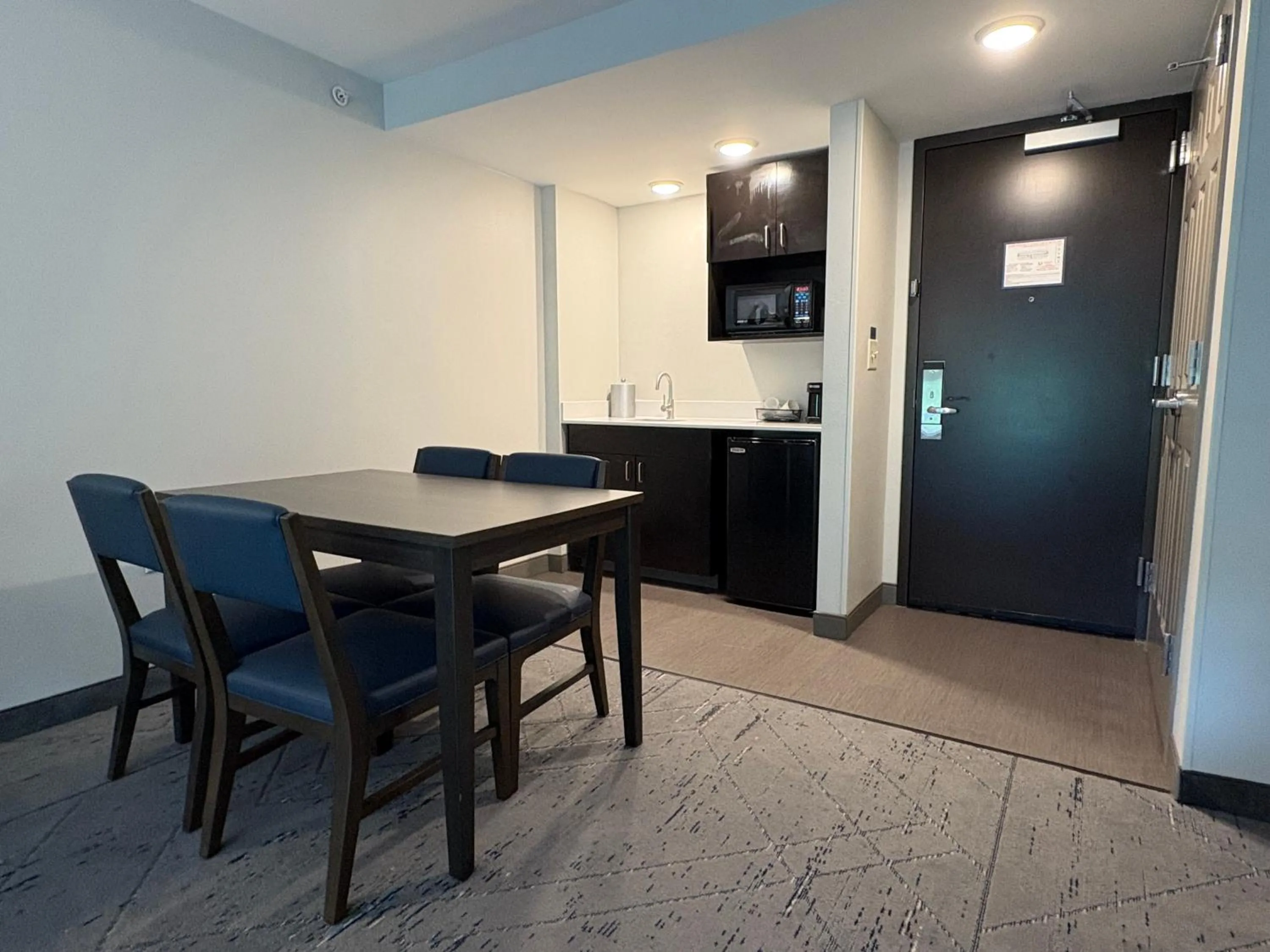 Kitchen or kitchenette in Wingate by Wyndham State Arena Raleigh/Cary Hotel
