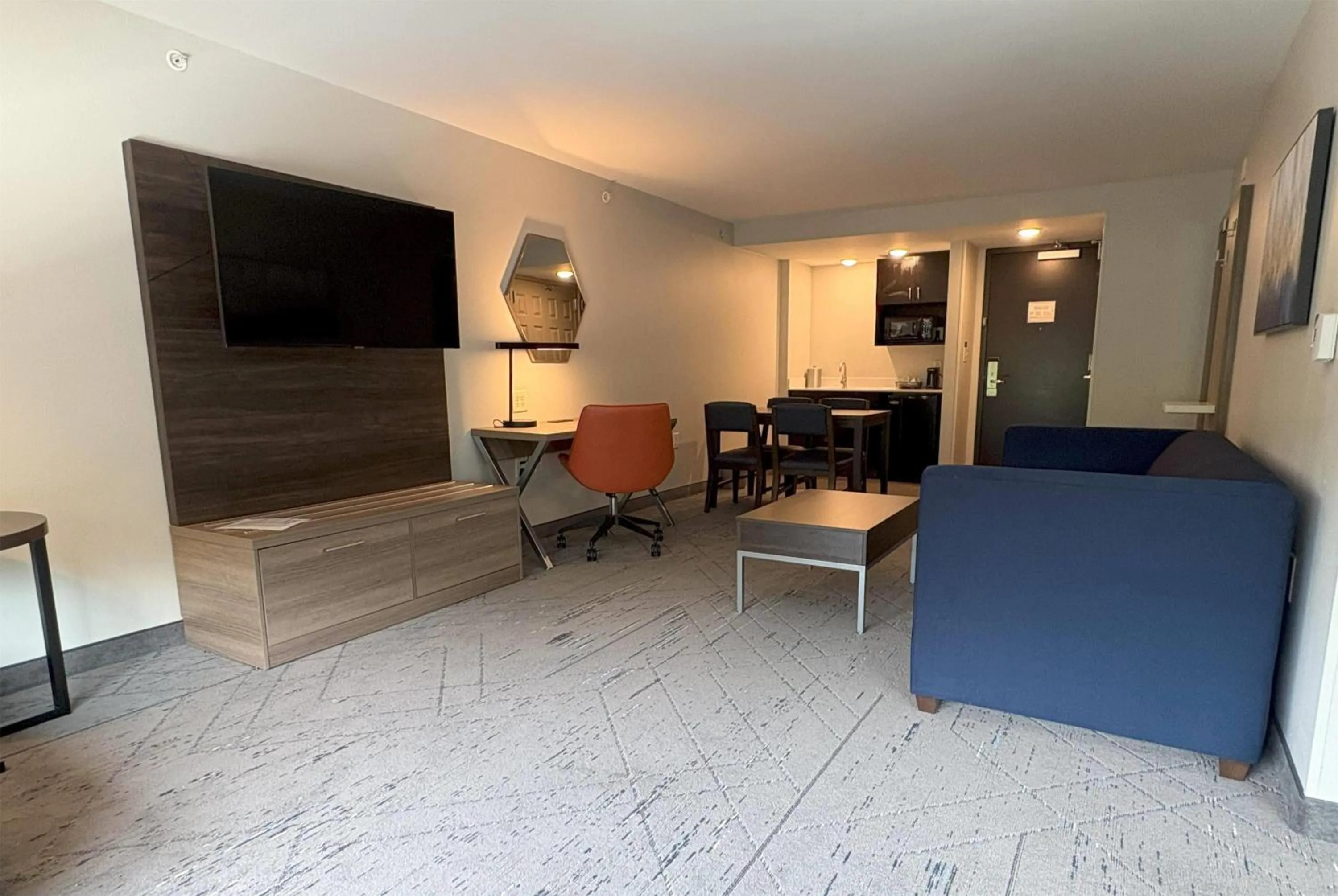 Photo of the whole room, Bed in Wingate by Wyndham State Arena Raleigh/Cary Hotel