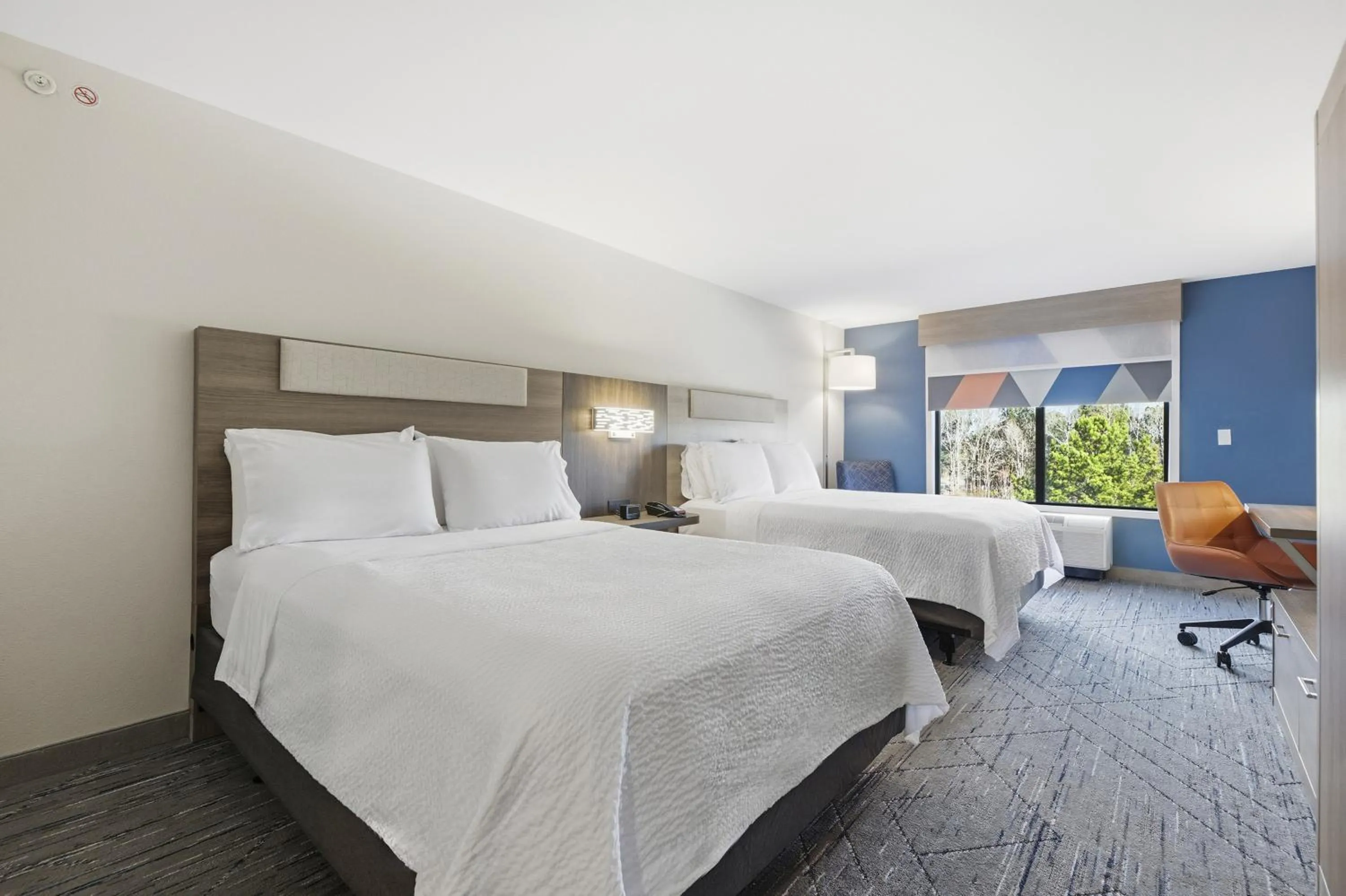 Photo of the whole room, Bed in Holiday Inn Express & Suites Raleigh West - Lenovo Center by IHG