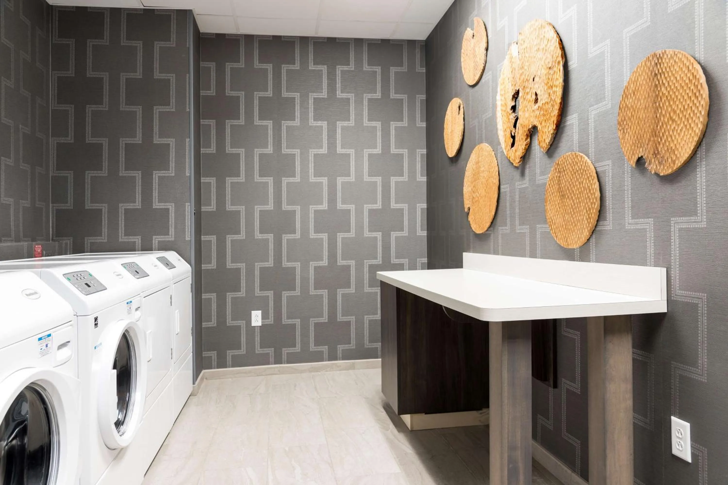 Property building in Hampton Inn & Suites Indianapolis-Keystone, IN