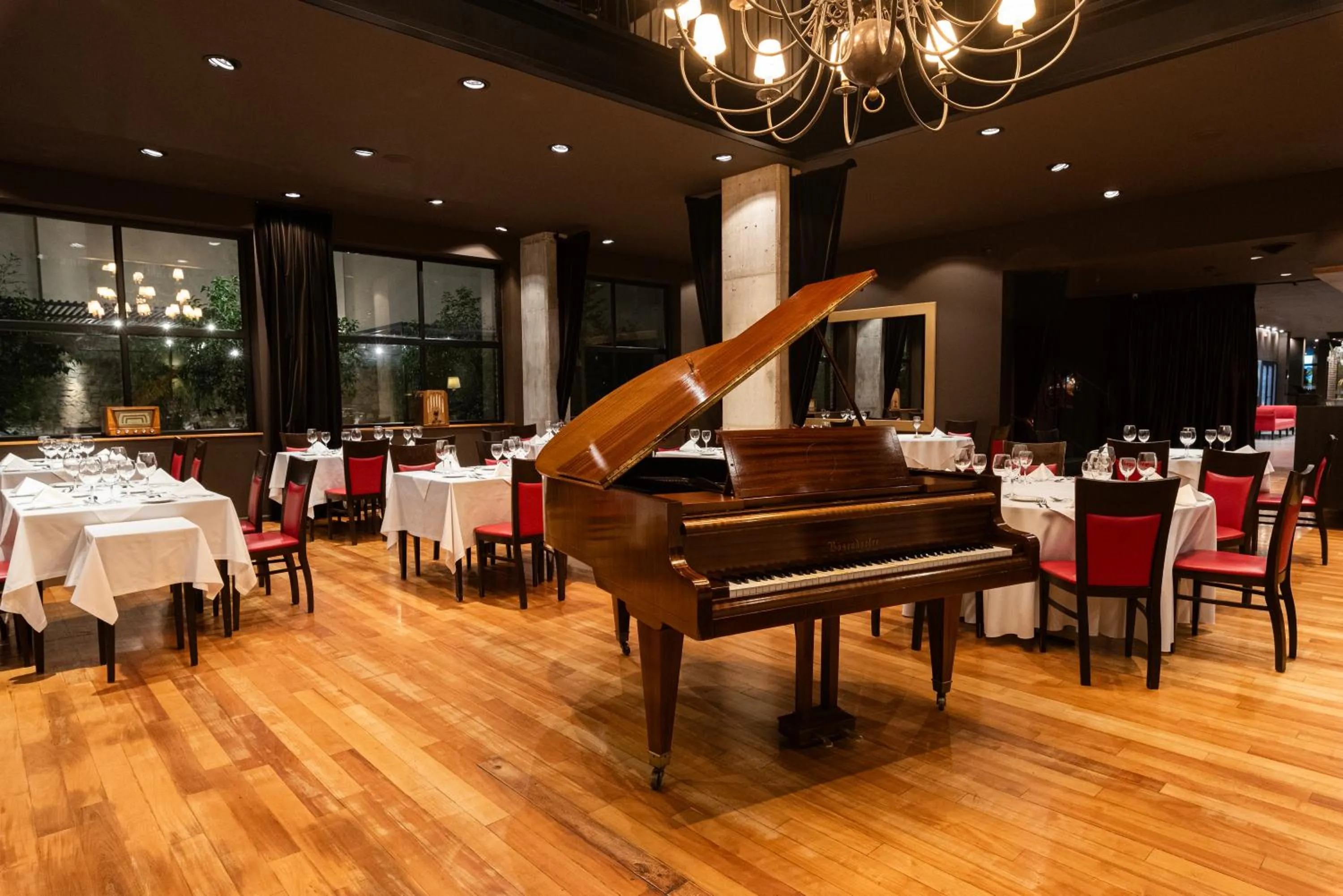 Restaurant/places to eat in Howard Johnson Plaza Jujuy