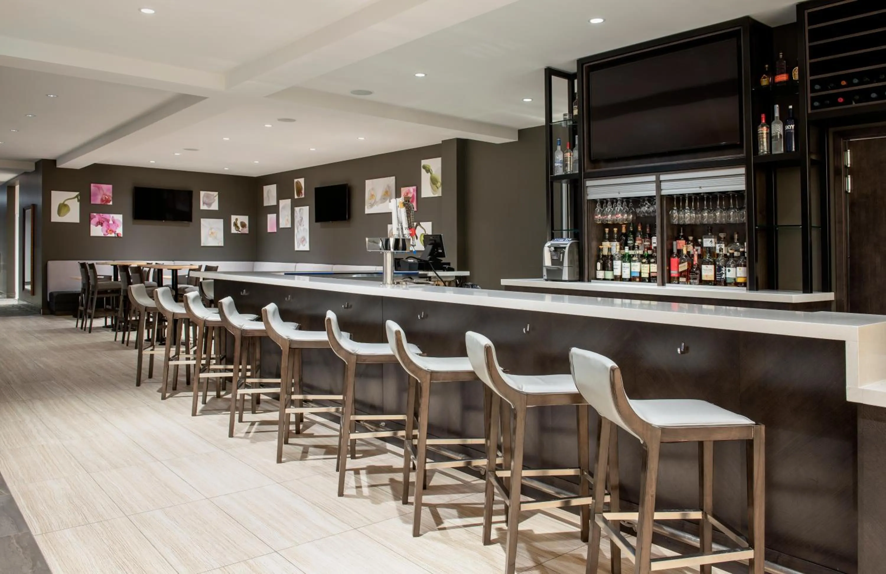 Restaurant/places to eat in Hilton Garden Inn Winnipeg South