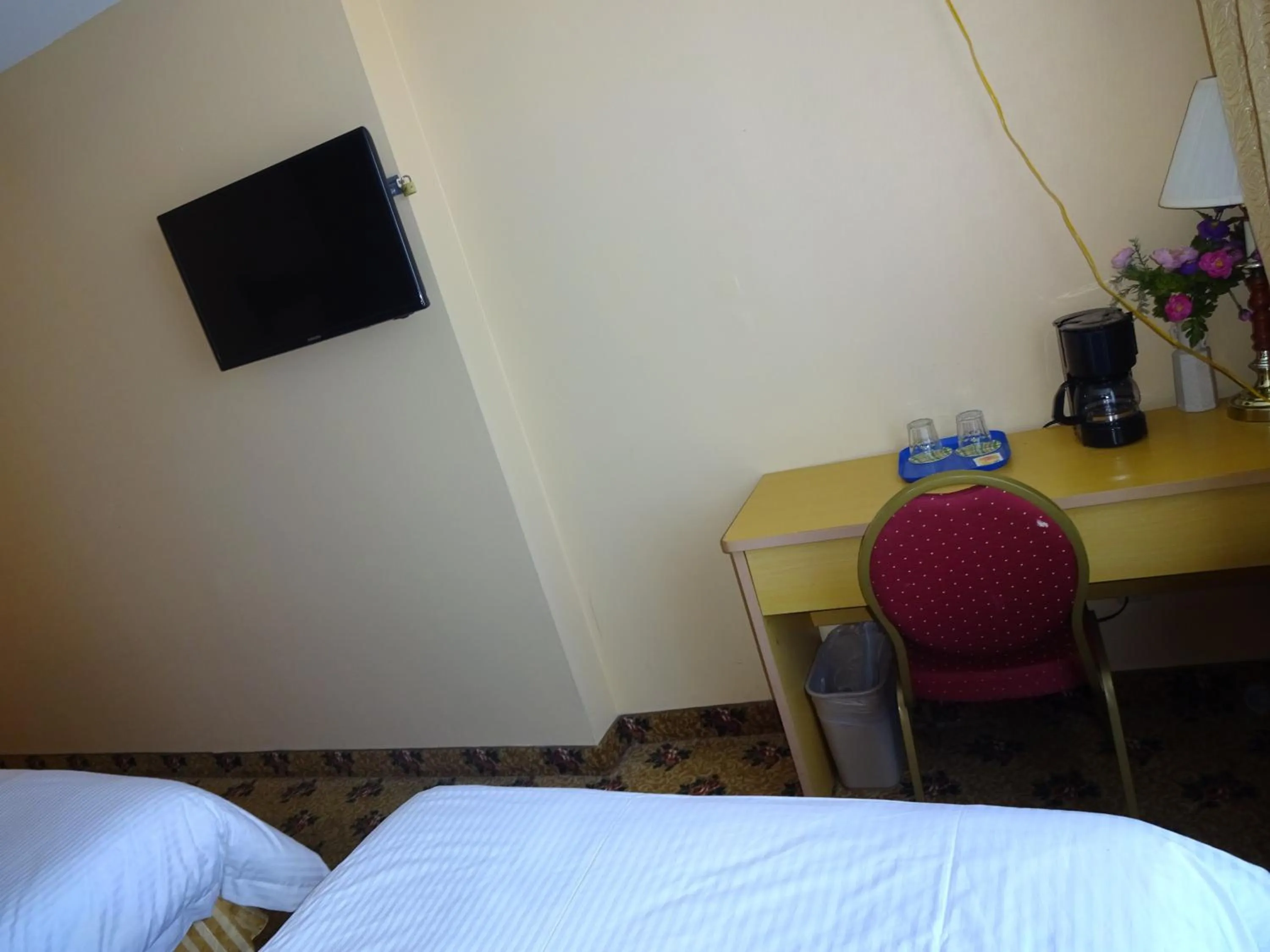 Bedroom, Bed in Flushing Hotel