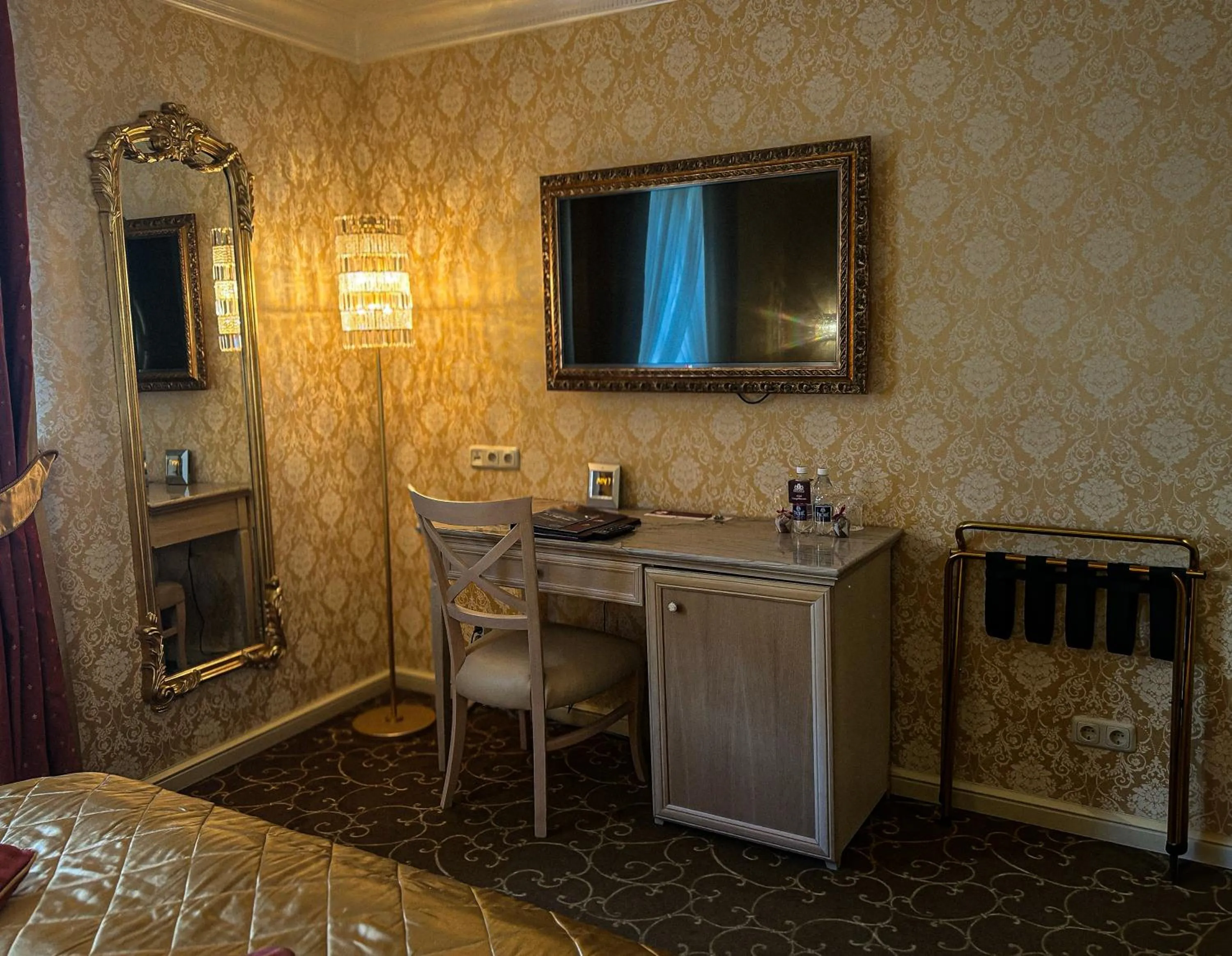 TV and multimedia in Imperial Hotel & Restaurant