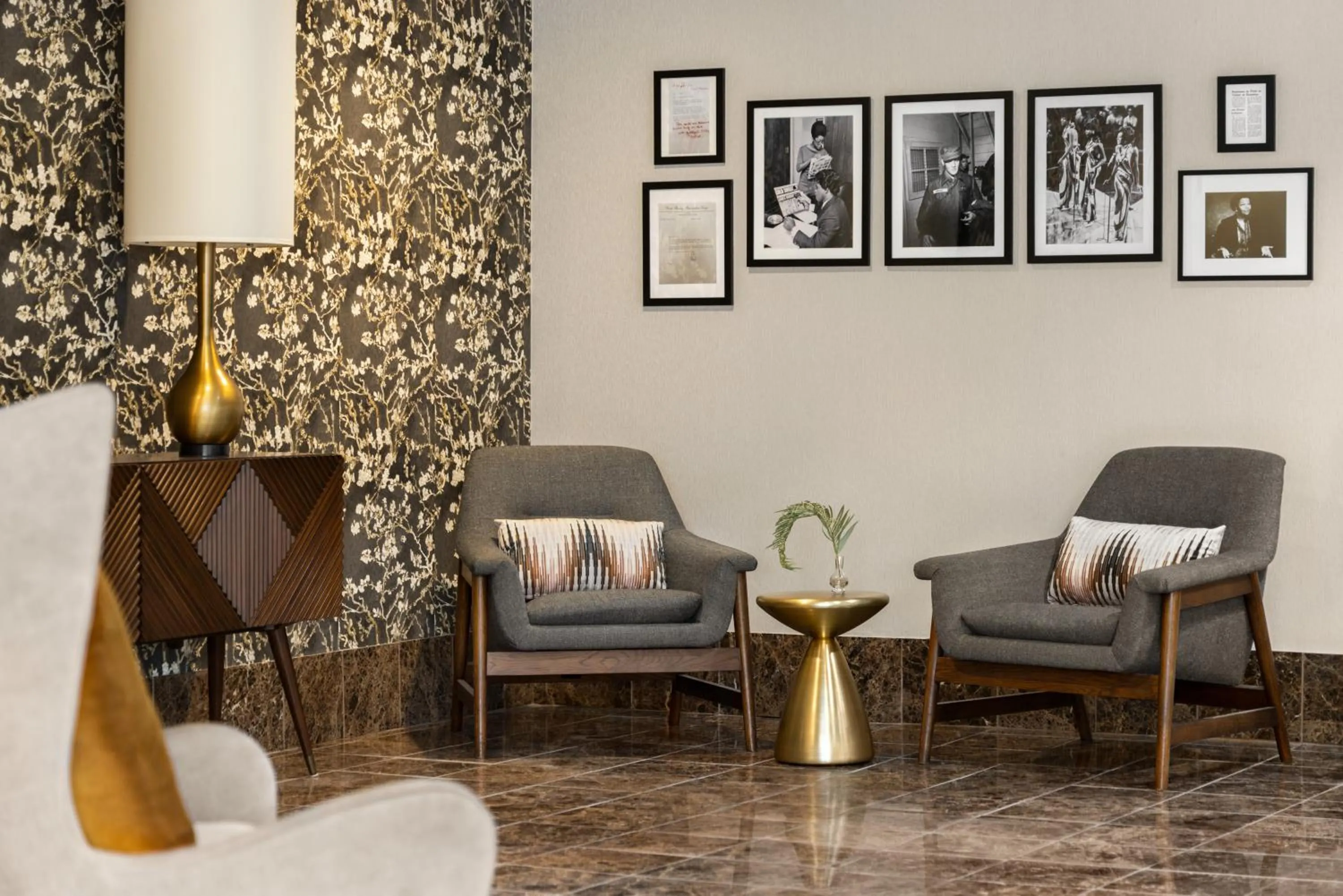 Seating area in The American Hotel Atlanta Downtown-a Doubletree by Hilton