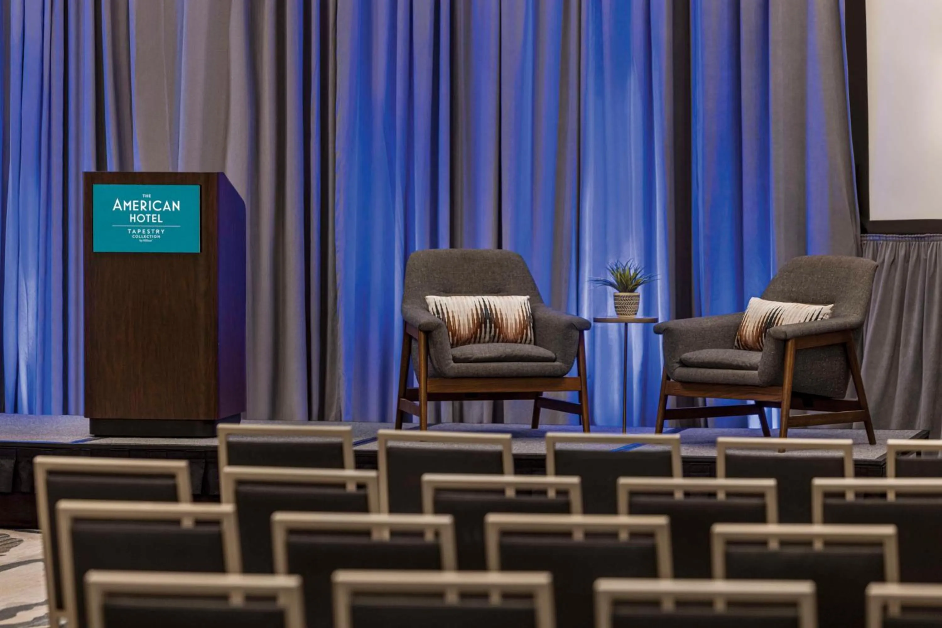 Meeting/conference room in The American Hotel Atlanta Downtown-a Doubletree by Hilton