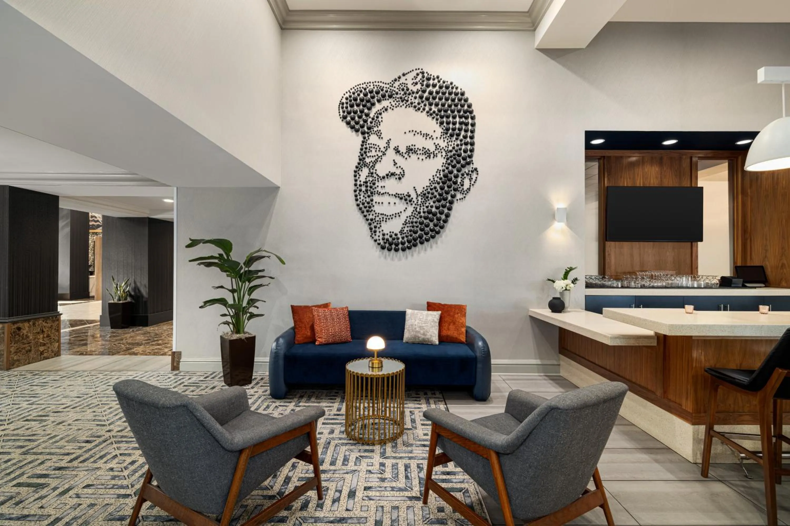 Lounge or bar in The American Hotel Atlanta Downtown-a Doubletree by Hilton