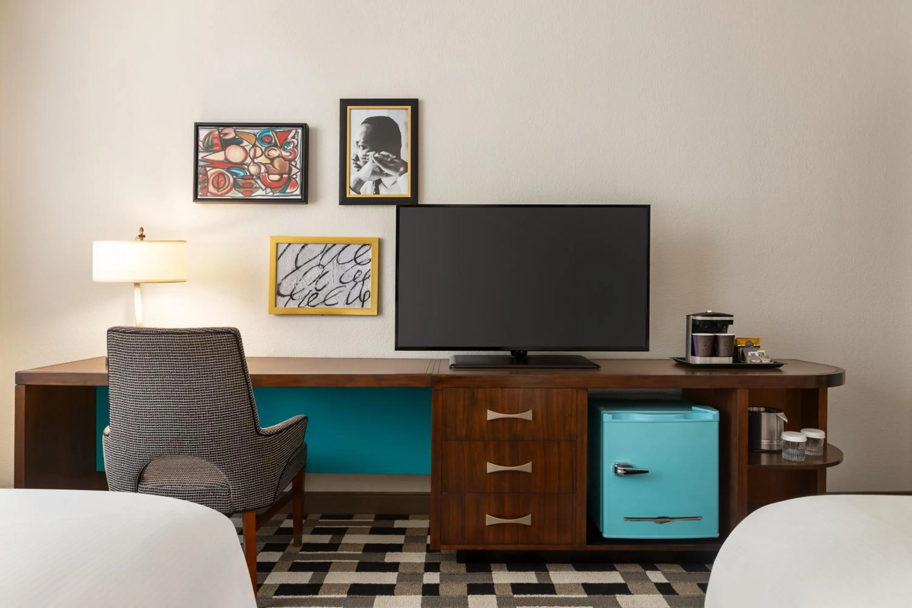 TV and multimedia in The American Hotel Atlanta Downtown-a Doubletree by Hilton